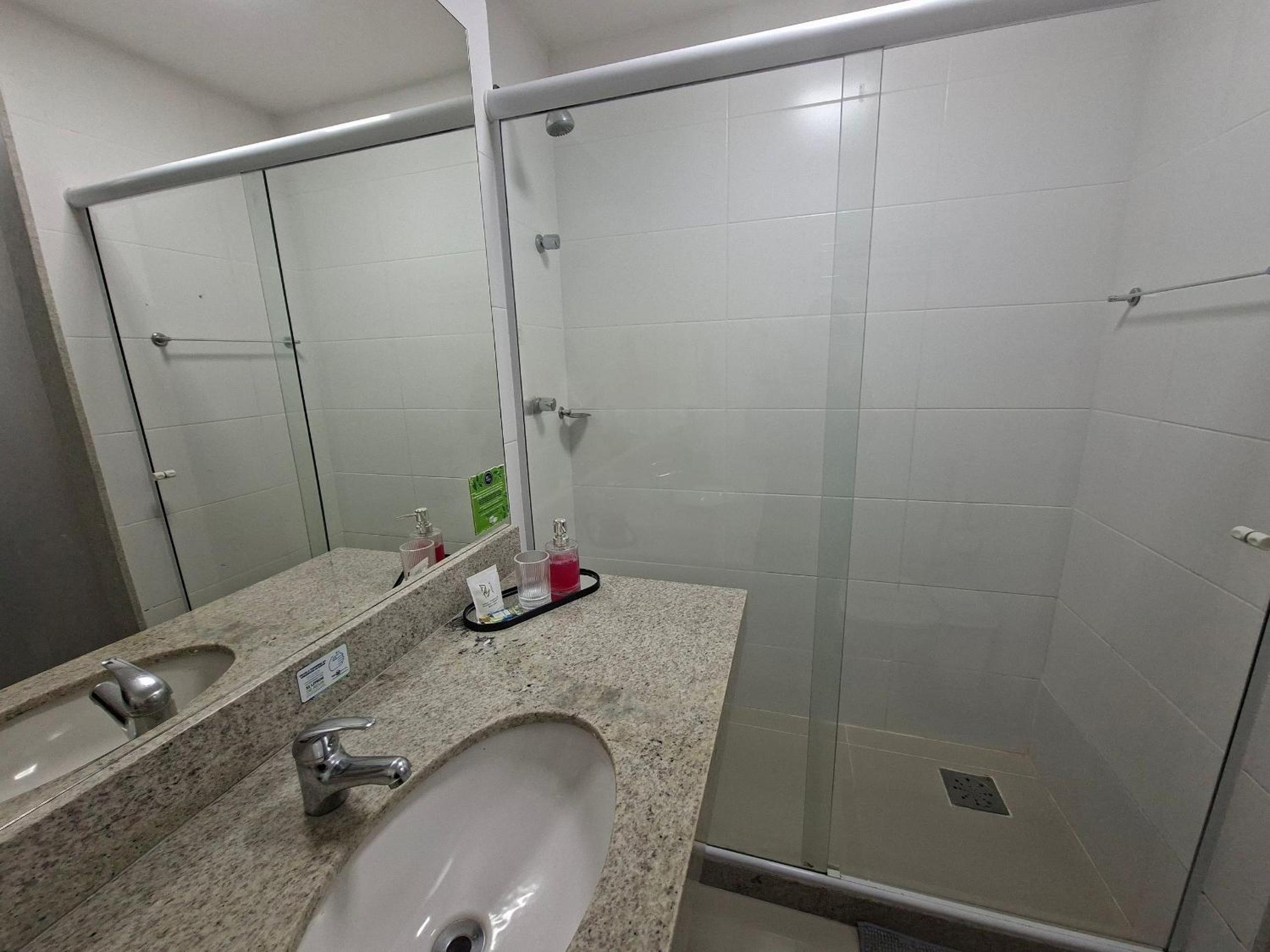 Stay with pool and sauna just steps from the beach in Cabo Frio - HSC