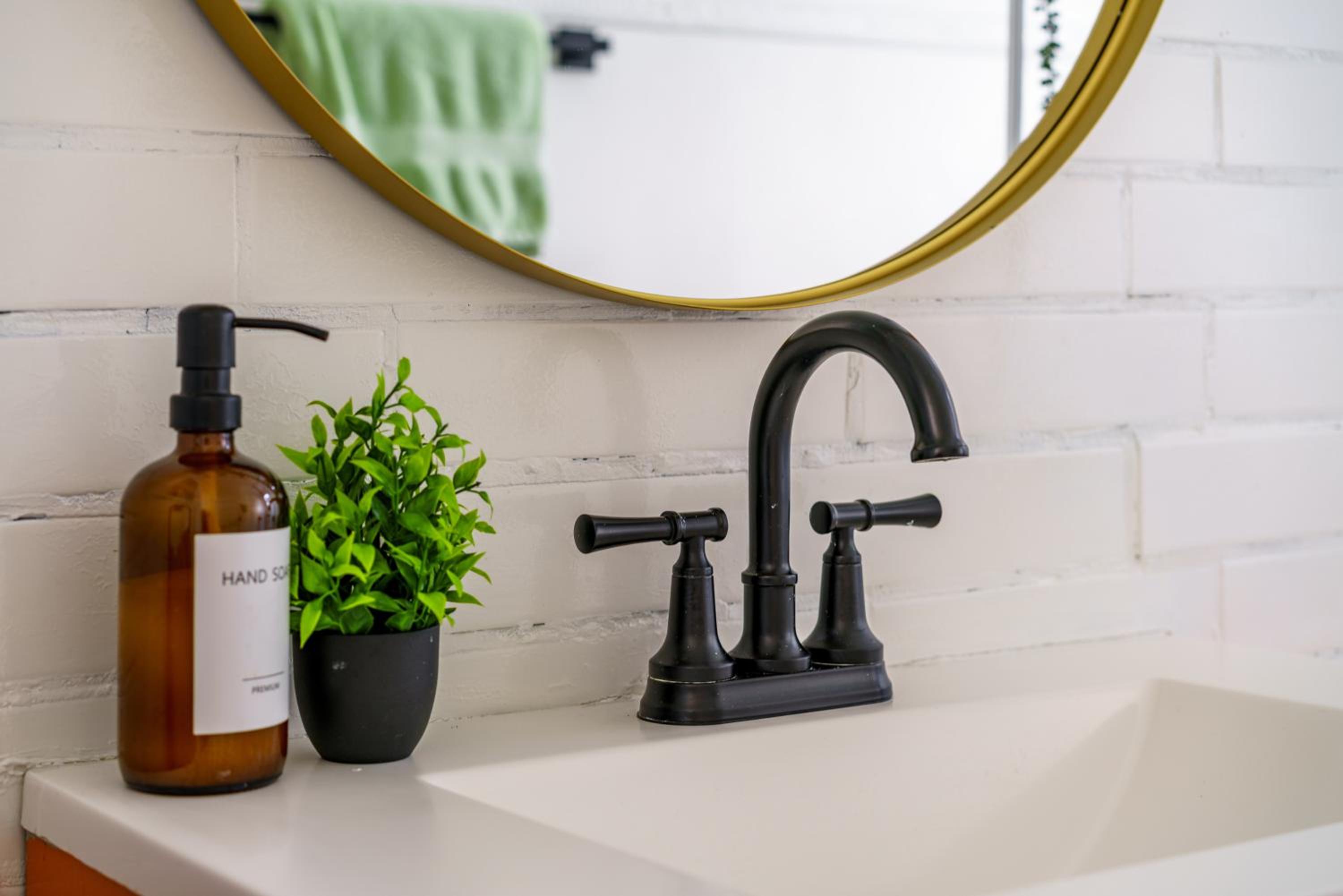 Jungle House Columbus Downtown Free Parking Sleeps 8 - Near Convention Center & Nationwide Arena - 2BR Luxury Home - Pet Friendly Over 5,800 Five Star Stay