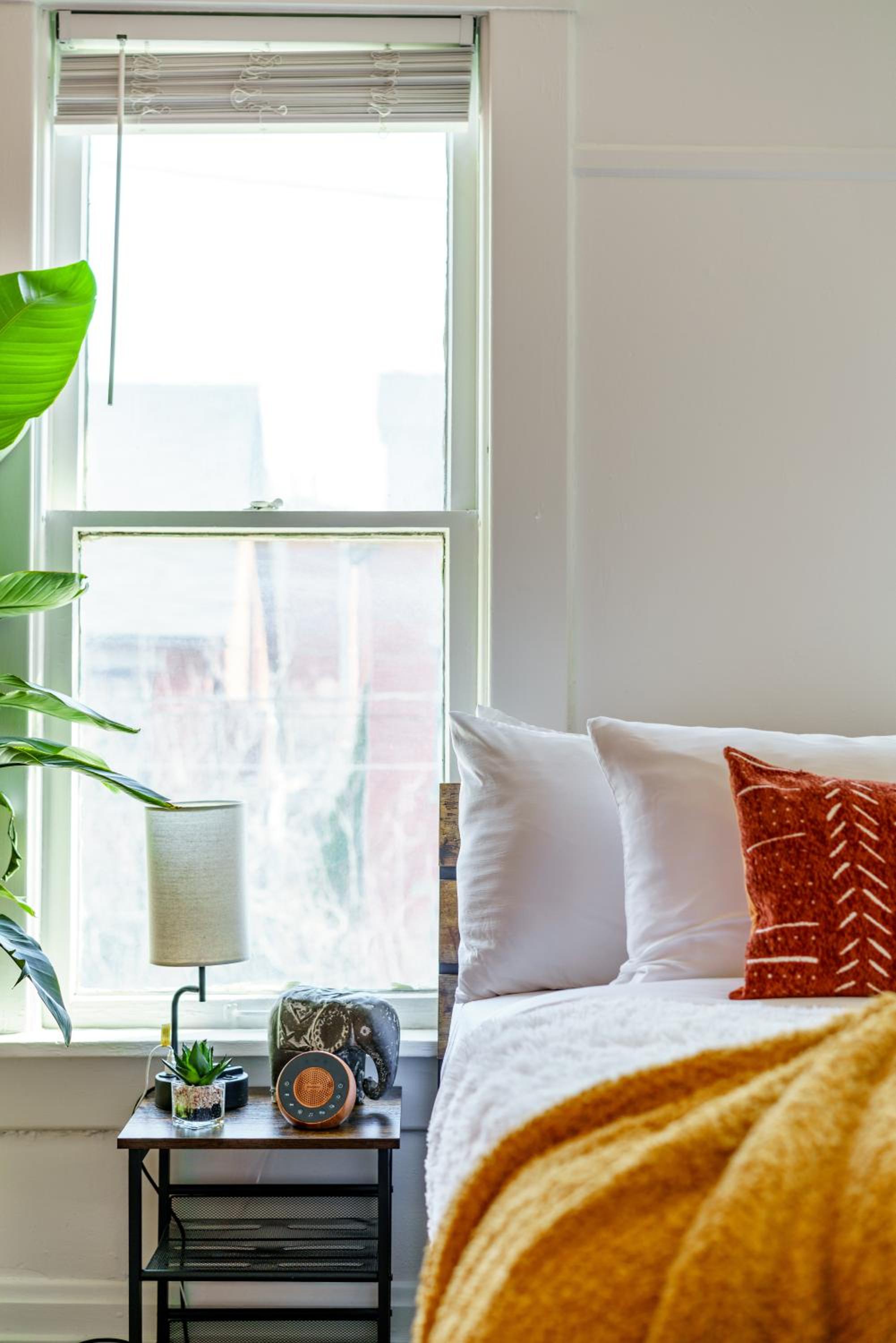 Jungle House Columbus Downtown Free Parking Sleeps 8 - Near Convention Center & Nationwide Arena - 2BR Luxury Home - Pet Friendly Over 5,800 Five Star Stay