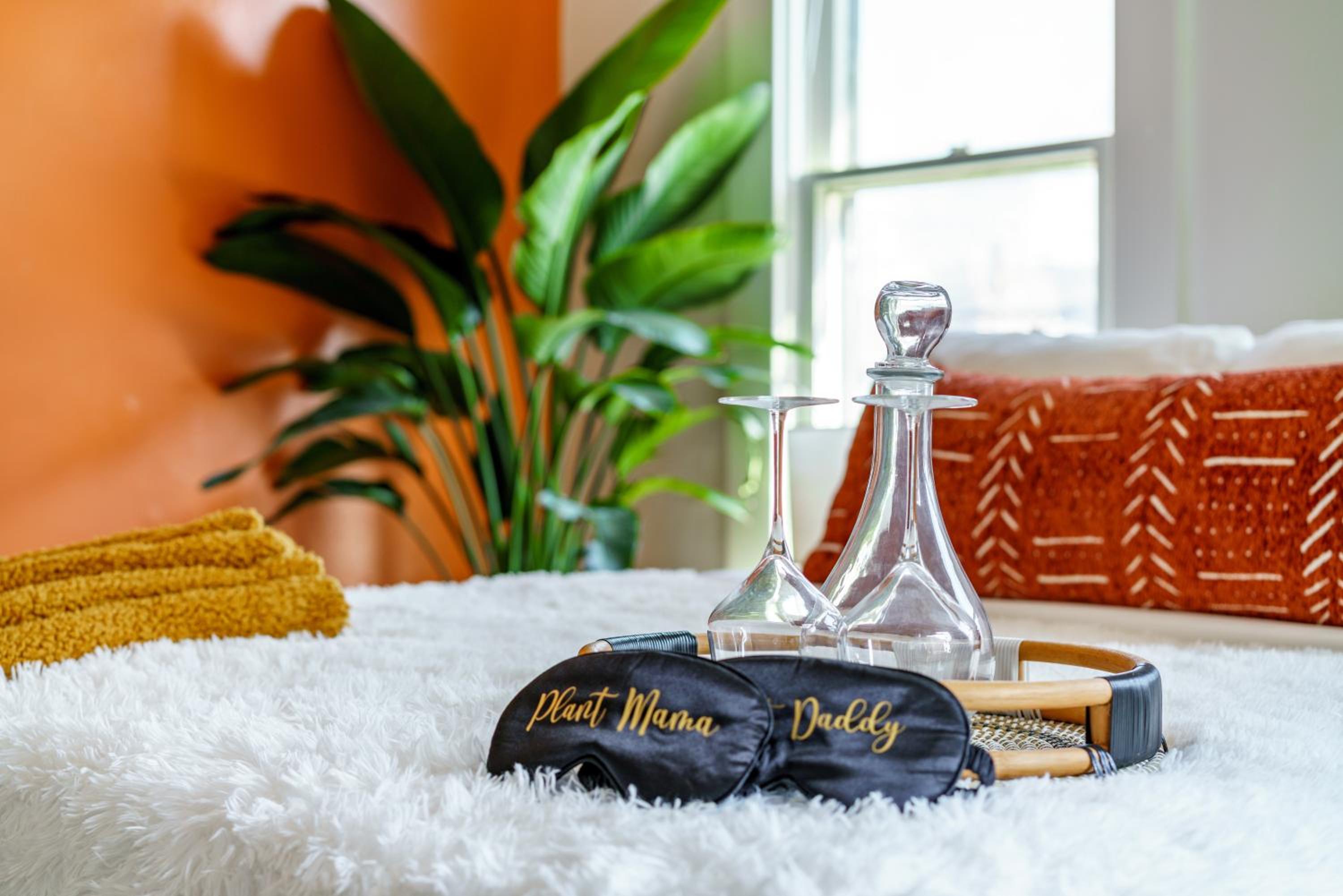 Jungle House Columbus Downtown Free Parking Sleeps 8 - Near Convention Center & Nationwide Arena - 2BR Luxury Home - Pet Friendly Over 5,800 Five Star Stay