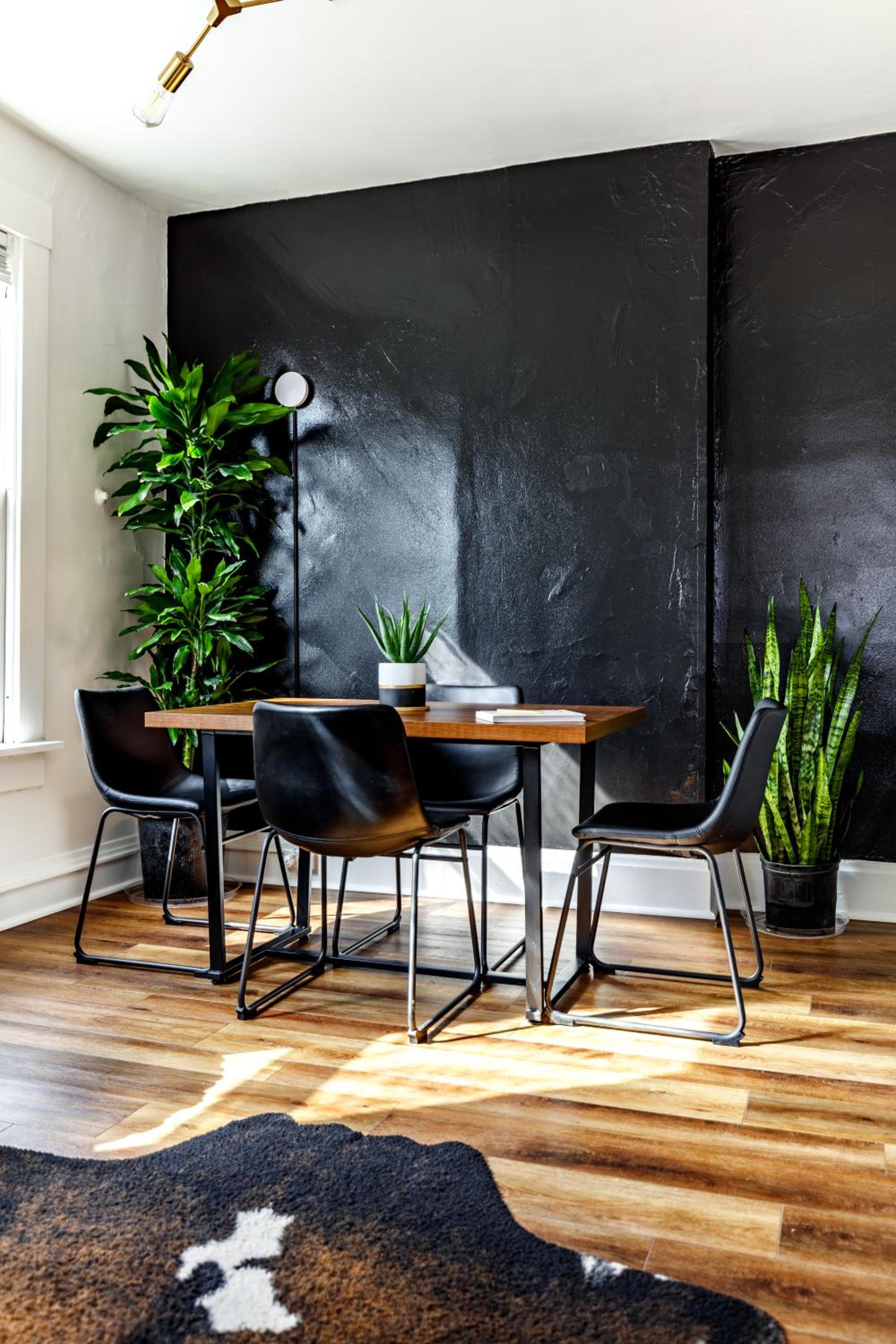 Jungle House Columbus Downtown Free Parking Sleeps 8 - Near Convention Center & Nationwide Arena - 2BR Luxury Home - Pet Friendly Over 5,800 Five Star Stay