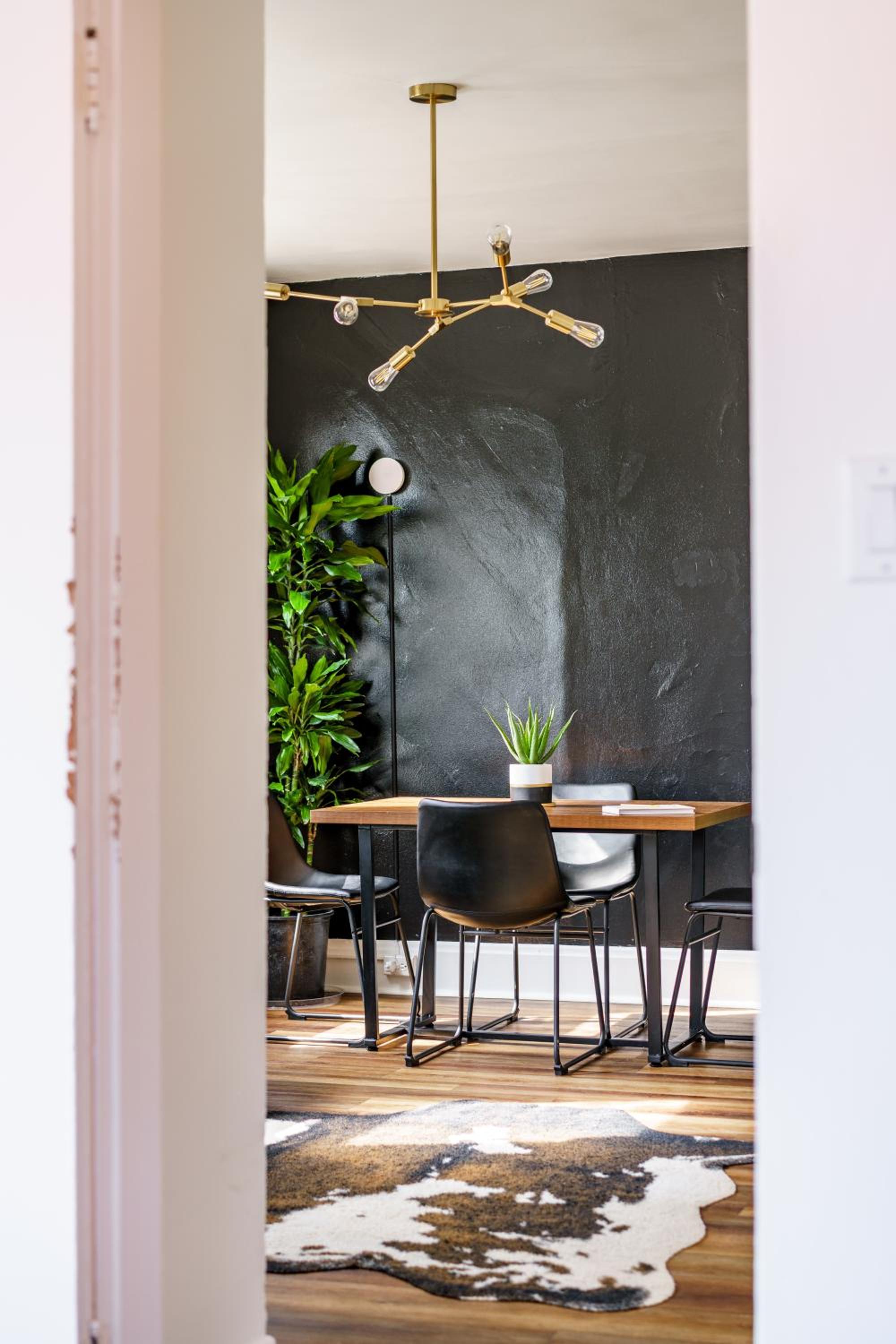 Jungle House Columbus Downtown Free Parking Sleeps 8 - Near Convention Center & Nationwide Arena - 2BR Luxury Home - Pet Friendly Over 5,800 Five Star Stay