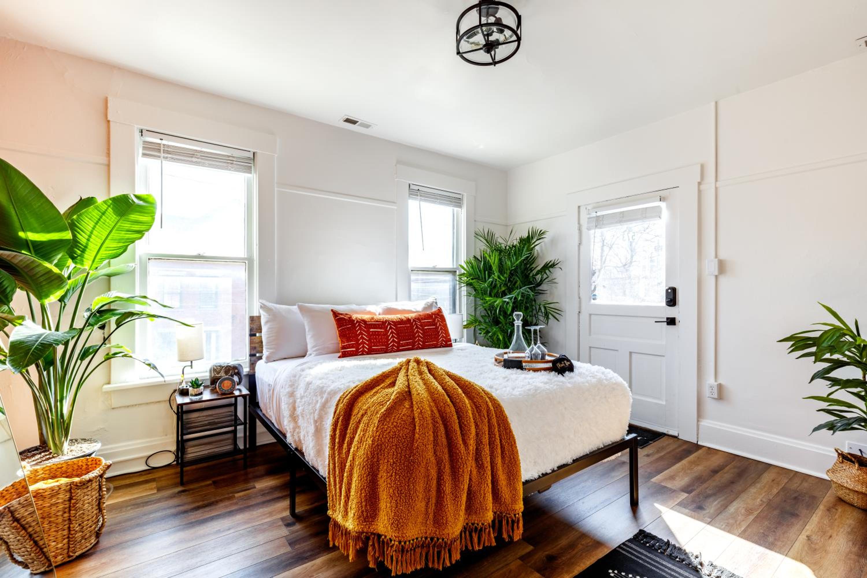Jungle House Columbus Downtown Free Parking Sleeps 8 - Near Convention Center & Nationwide Arena - 2BR Luxury Home - Pet Friendly Over 5,800 Five Star Stay