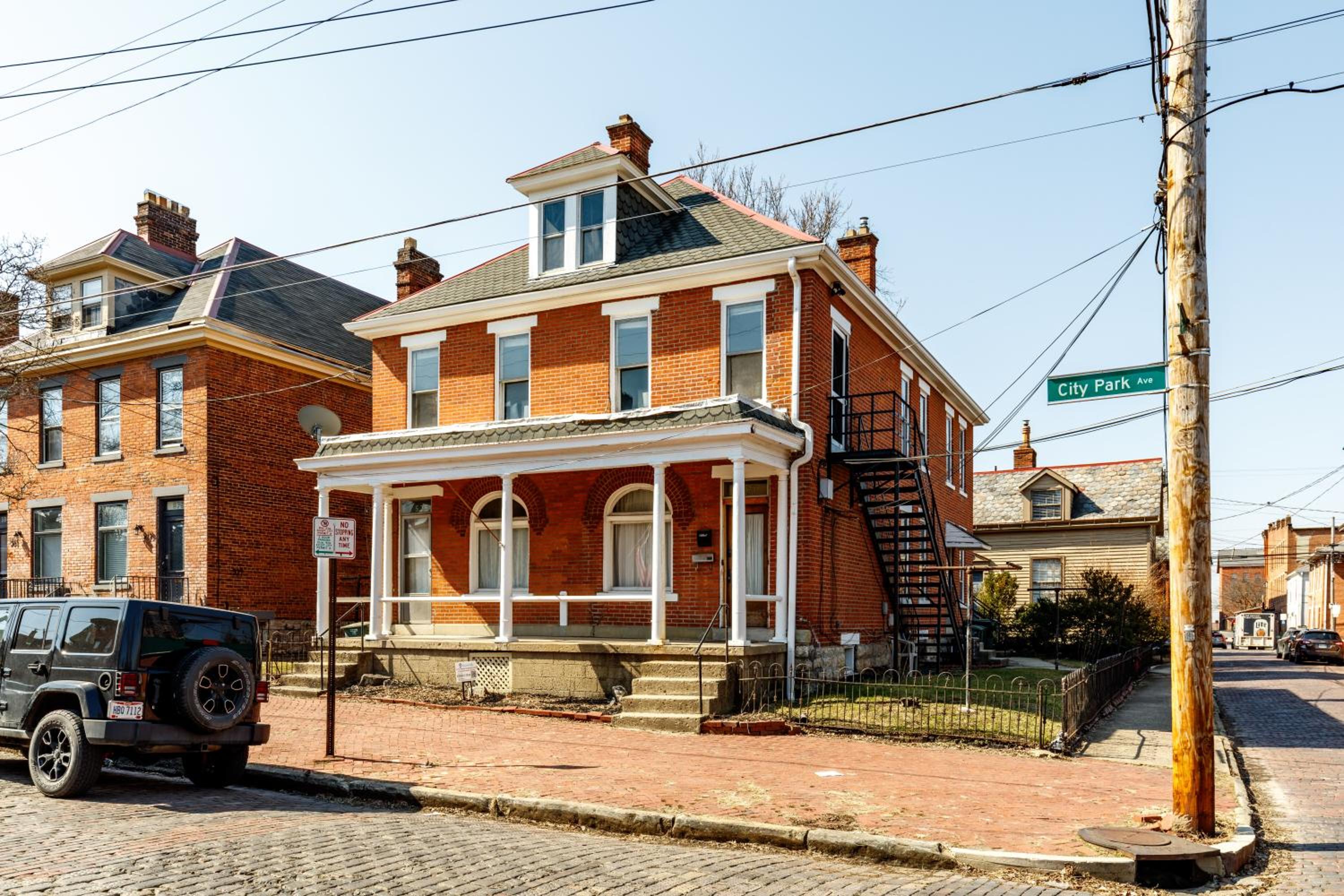 Jungle House Columbus Downtown Free Parking Sleeps 8 - Near Convention Center & Nationwide Arena - 2BR Luxury Home - Pet Friendly Over 5,800 Five Star Stay