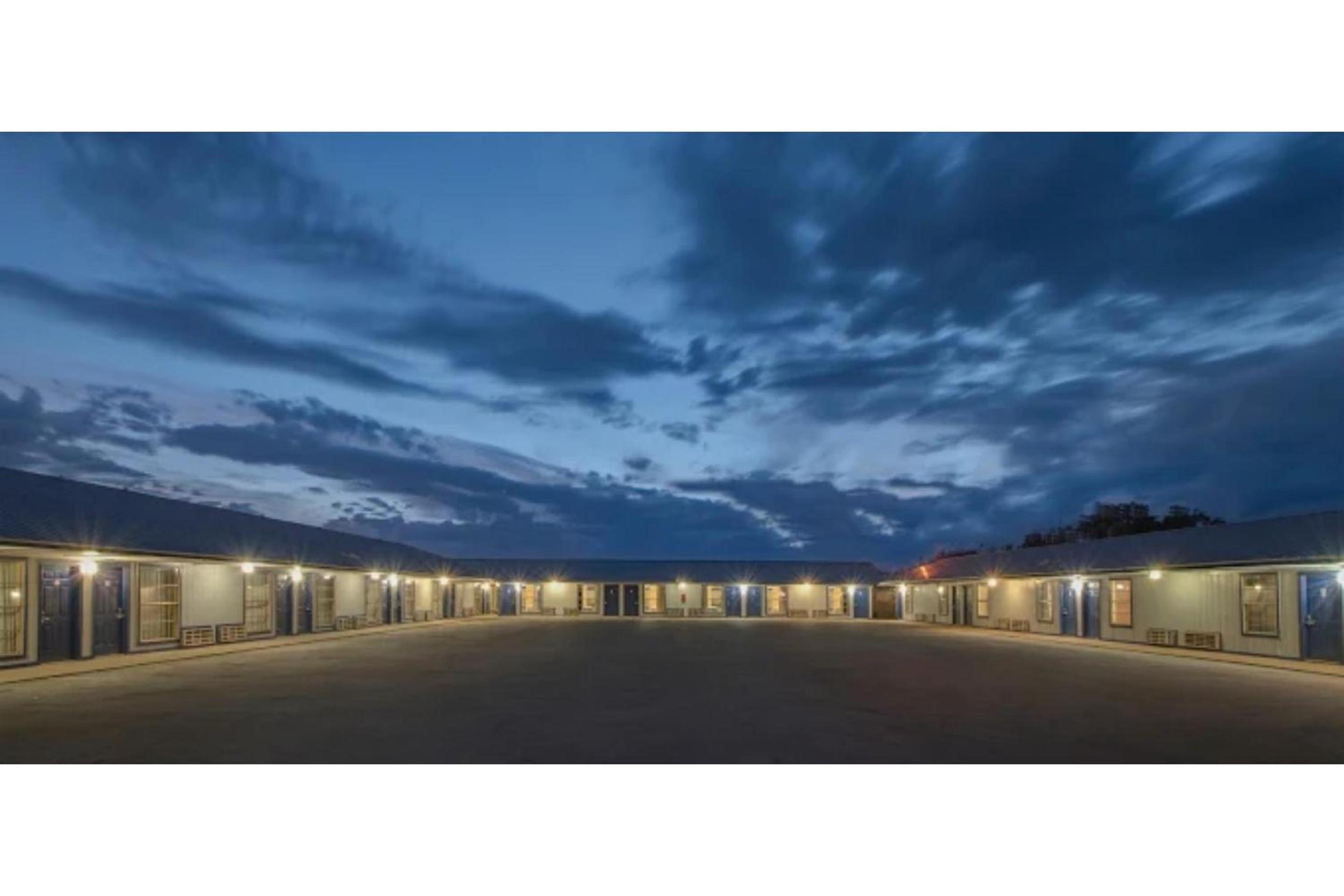 American Inn by Hotel O Vernon US 287