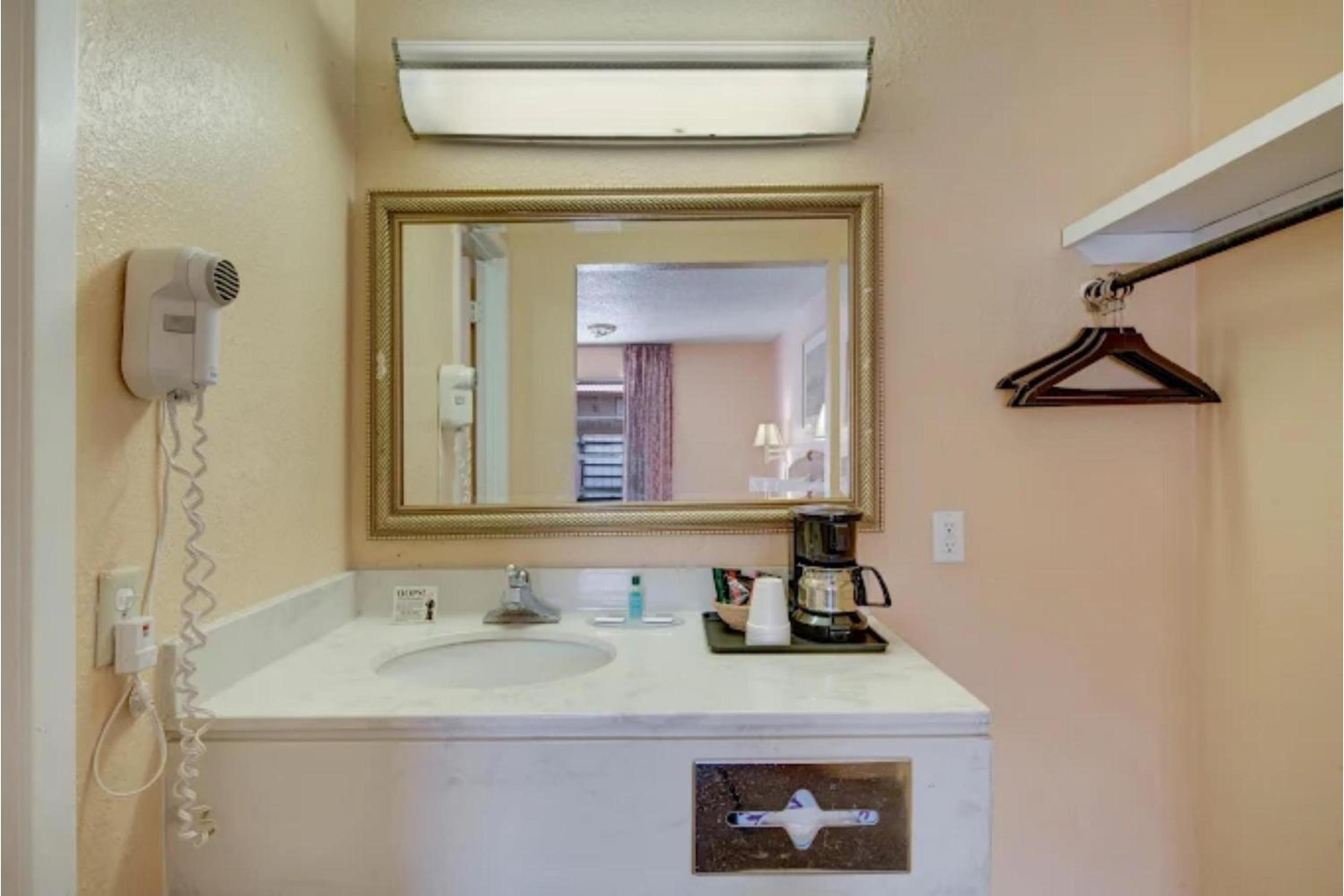 American Inn by Hotel O Vernon US 287
