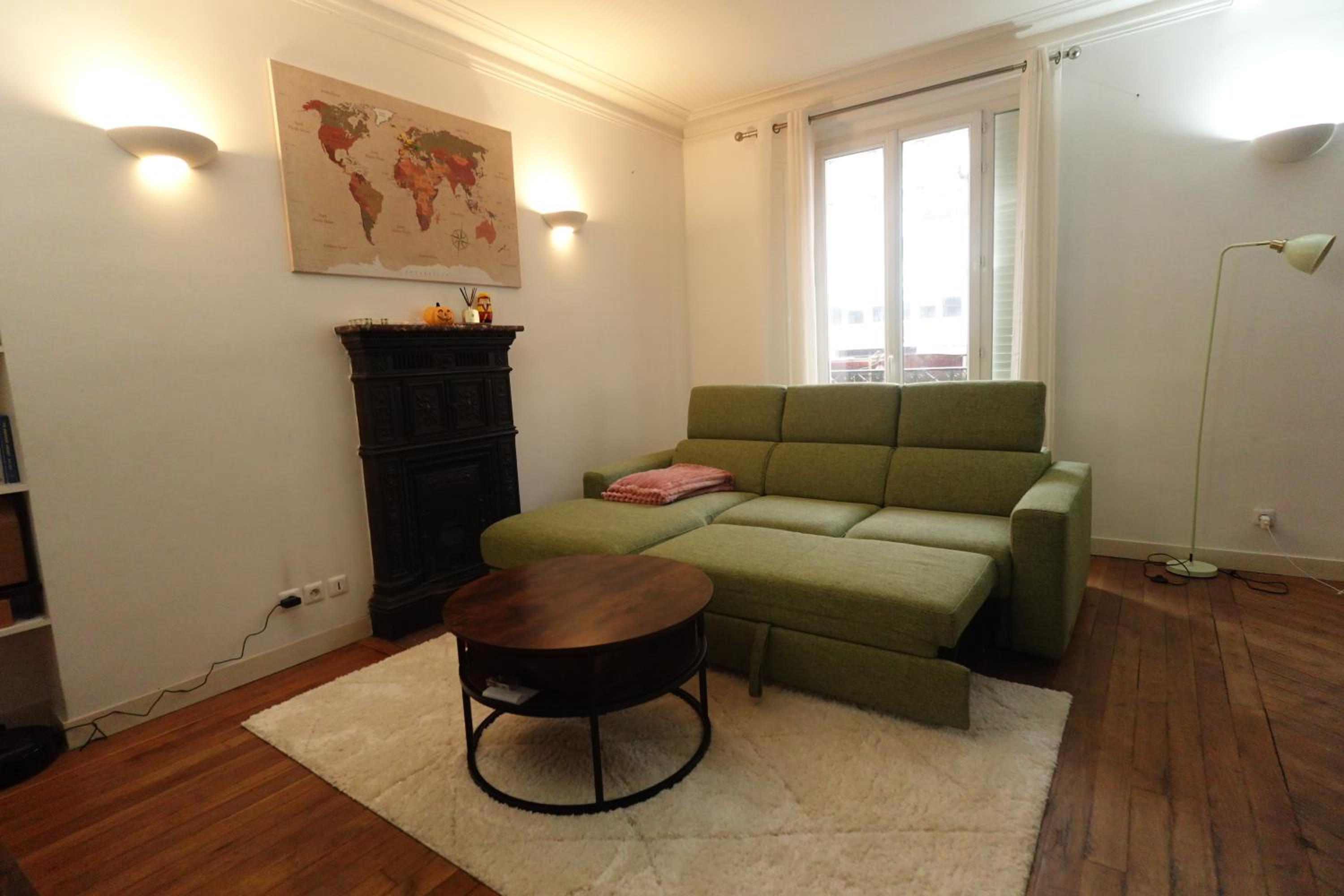 Comfort Parisian Room and Sofa Bed 1 min to Metro M4 & T3A