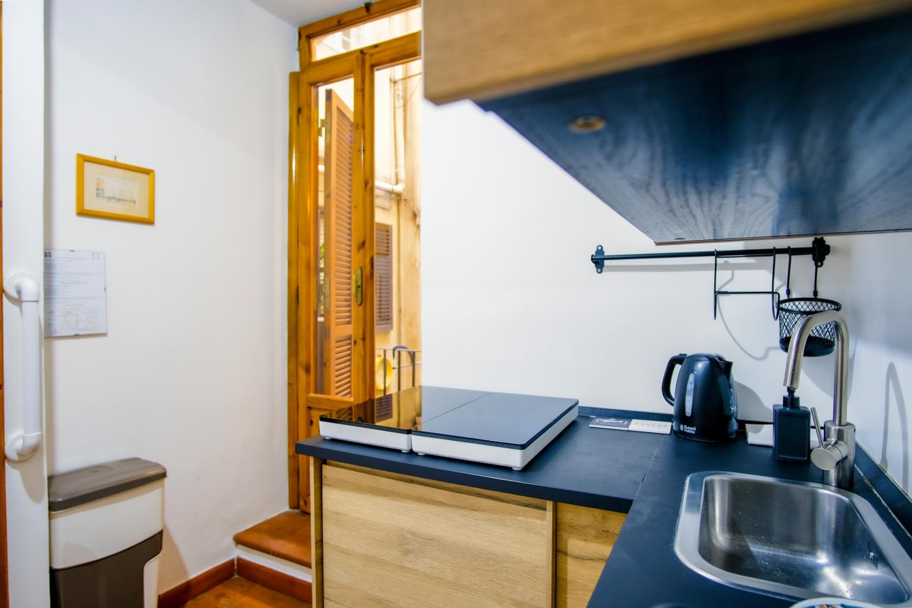 Elegantis Trastevere Comfortable Apartment in the Heart of Historic City