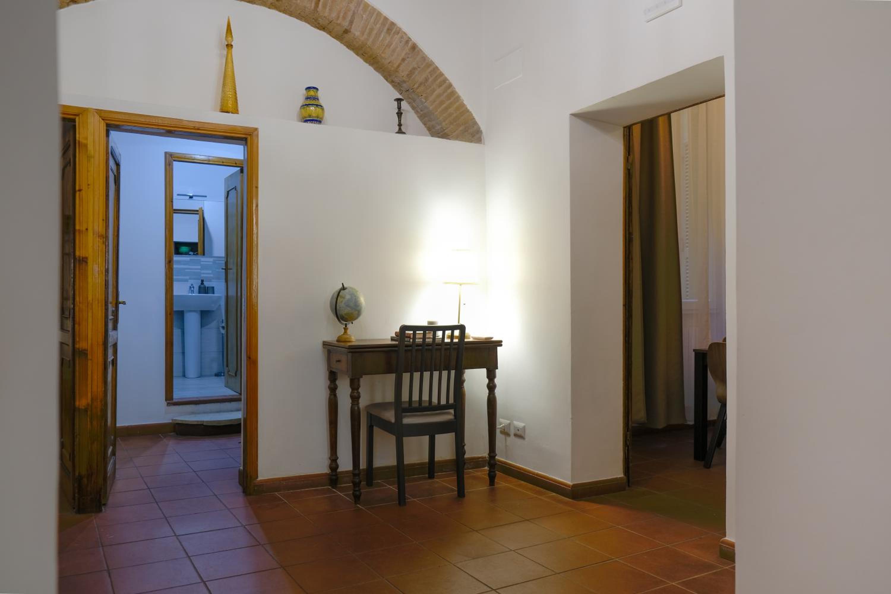 Elegantis Trastevere Comfortable Apartment in the Heart of Historic City
