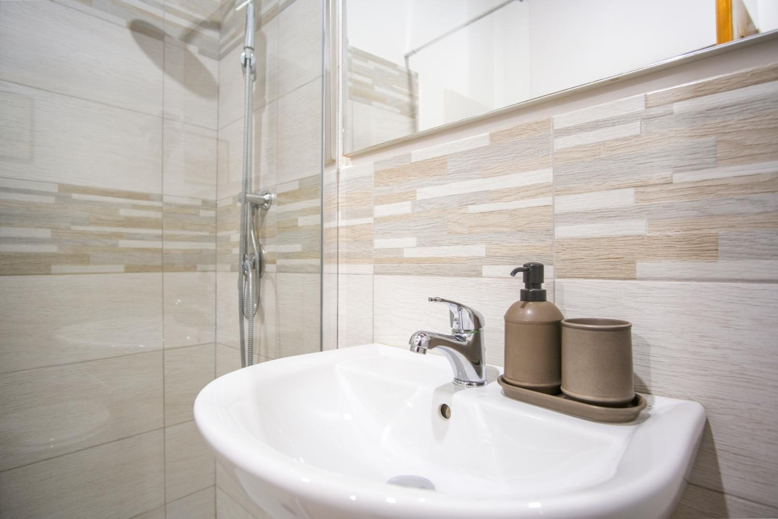 Elegantis Trastevere Comfortable Apartment in the Heart of Historic City