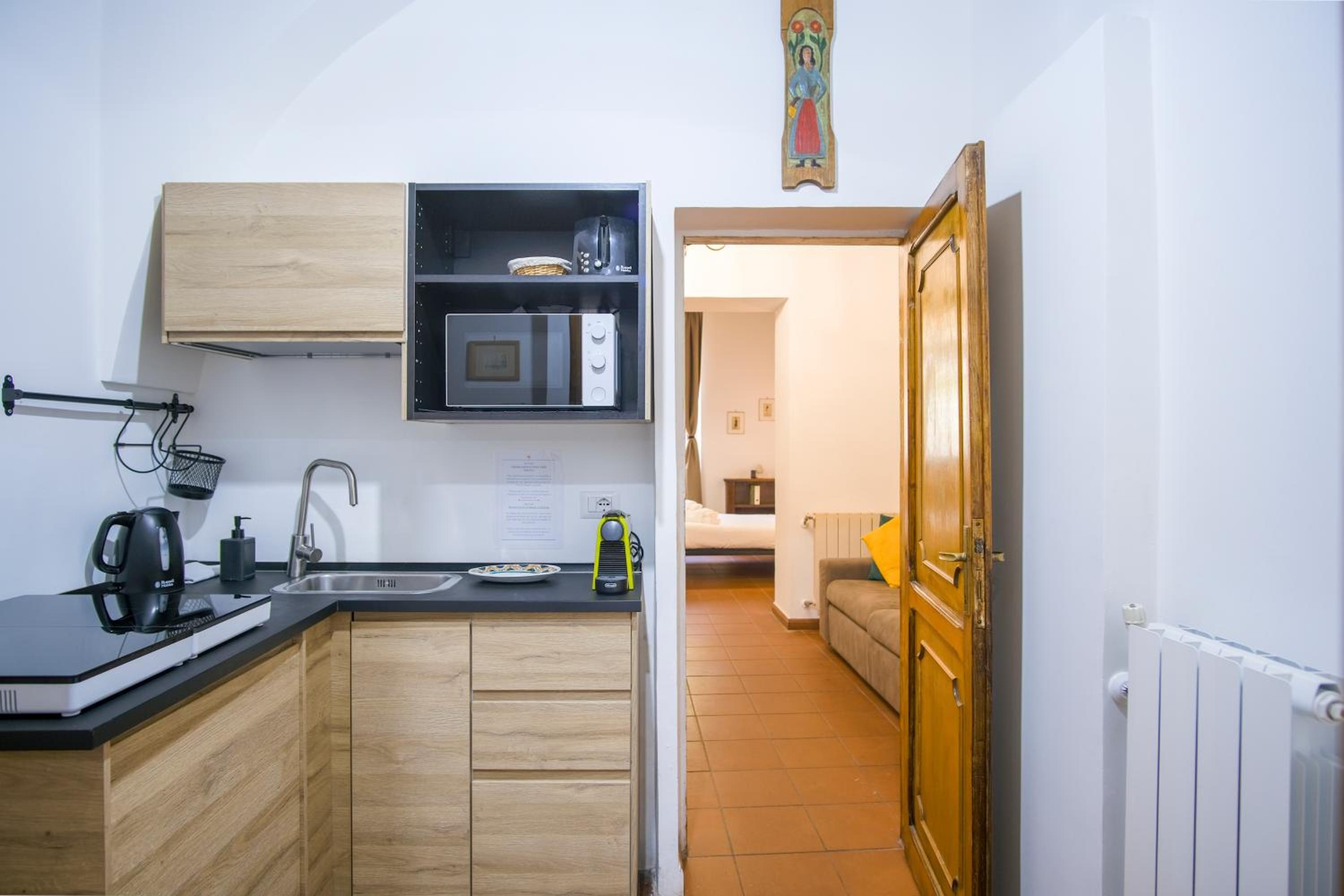 Elegantis Trastevere Comfortable Apartment in the Heart of Historic City