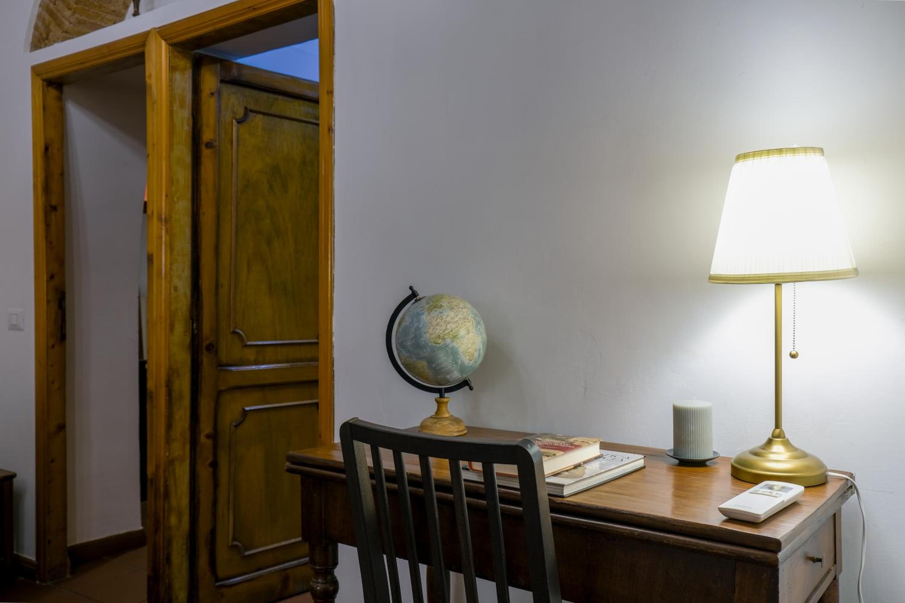 Elegantis Trastevere Comfortable Apartment in the Heart of Historic City