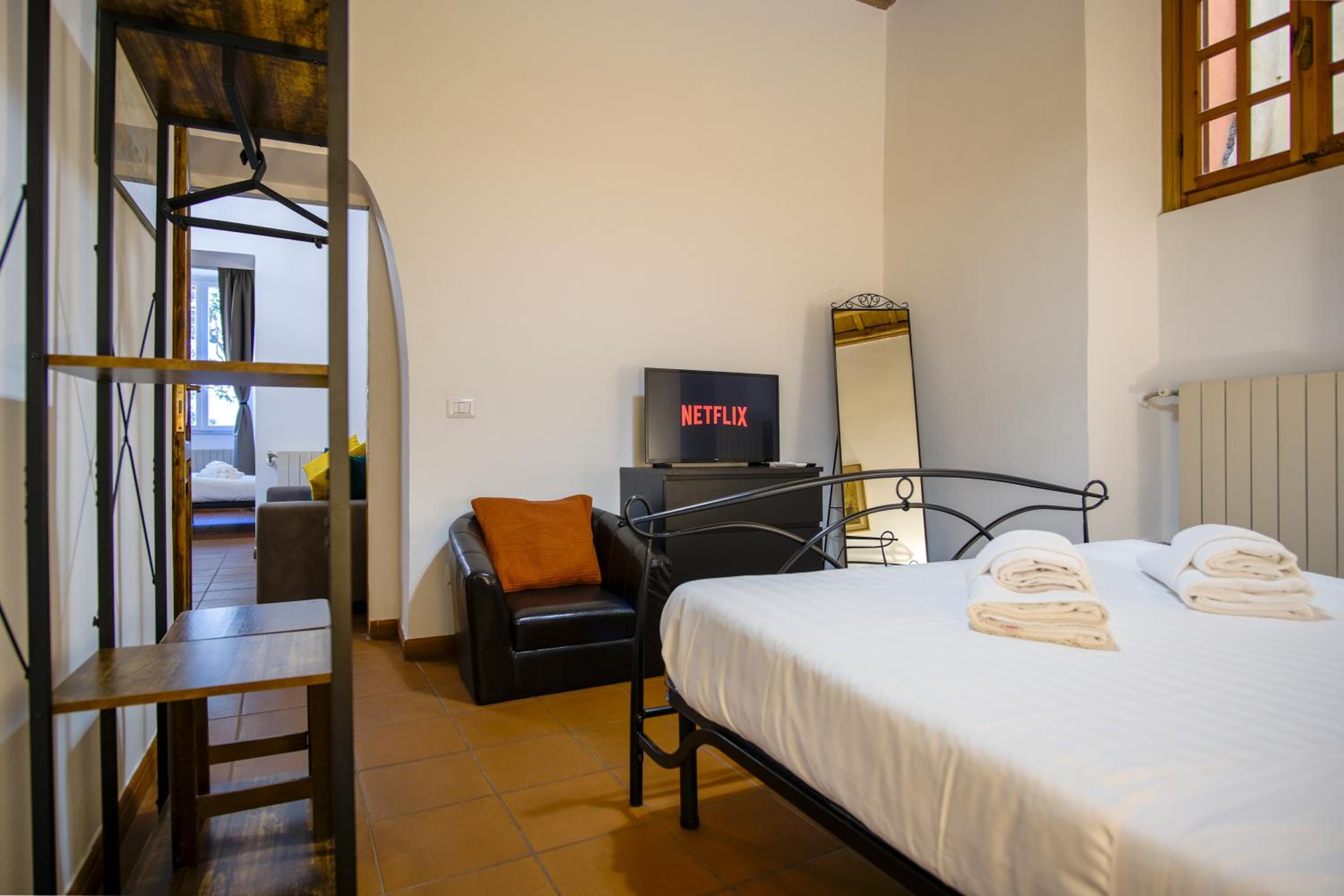 Elegantis Trastevere Comfortable Apartment in the Heart of Historic City