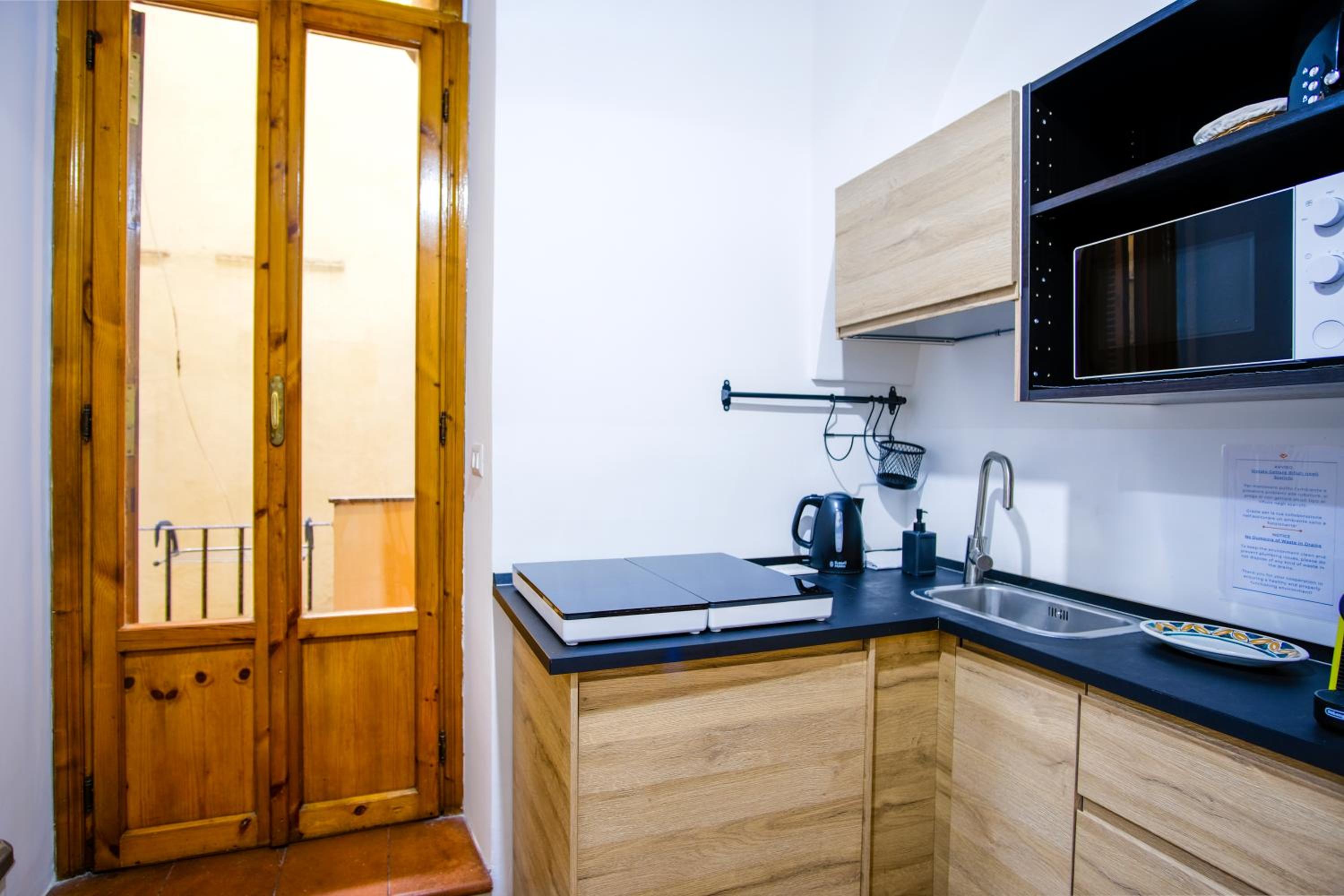 Elegantis Trastevere Comfortable Apartment in the Heart of Historic City