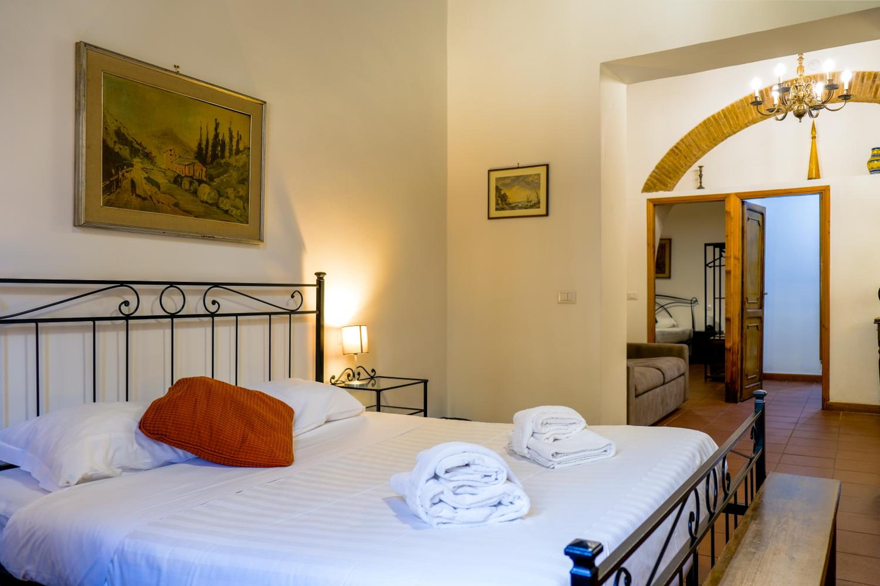 Elegantis Trastevere Comfortable Apartment in the Heart of Historic City