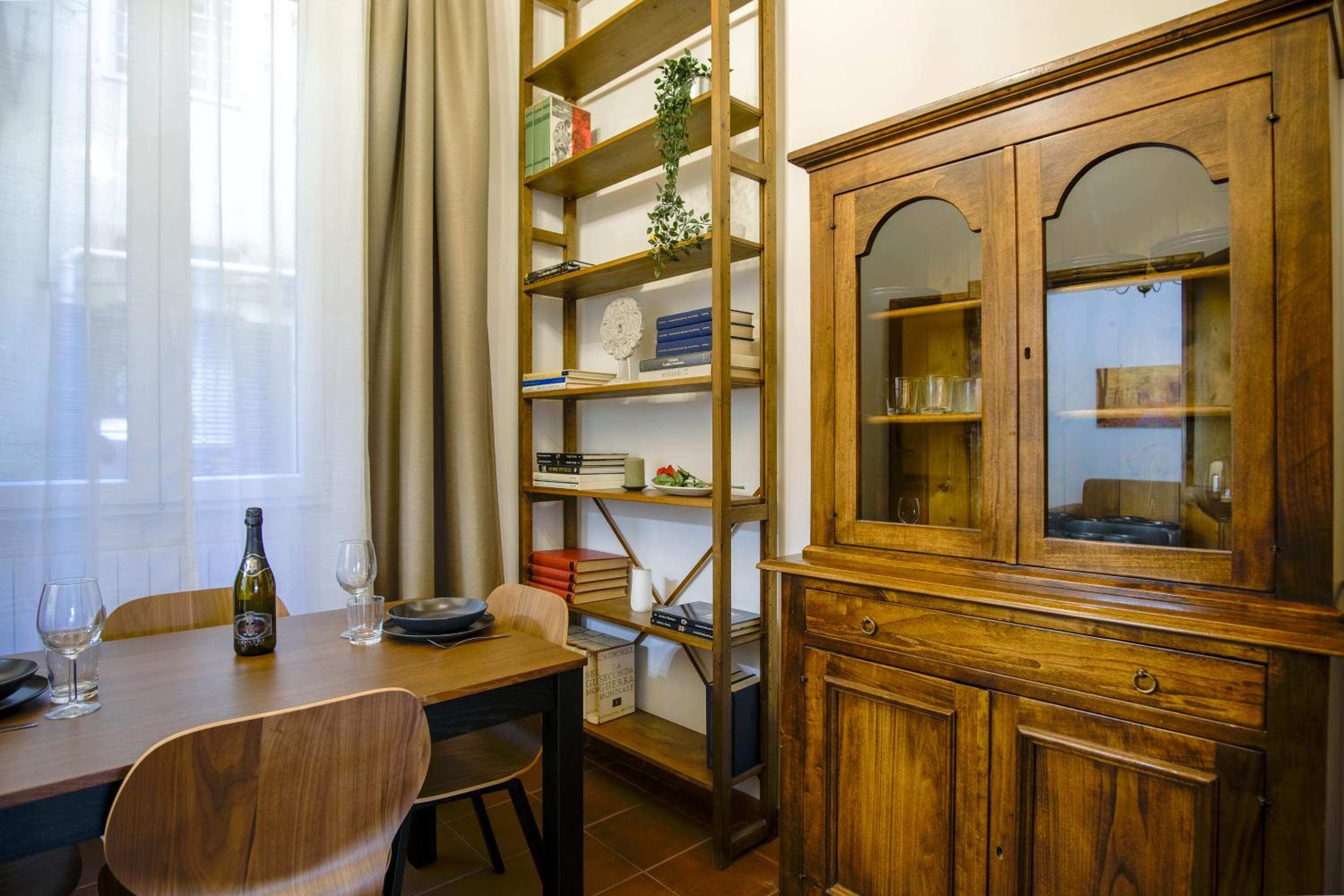 Elegantis Trastevere Comfortable Apartment in the Heart of Historic City