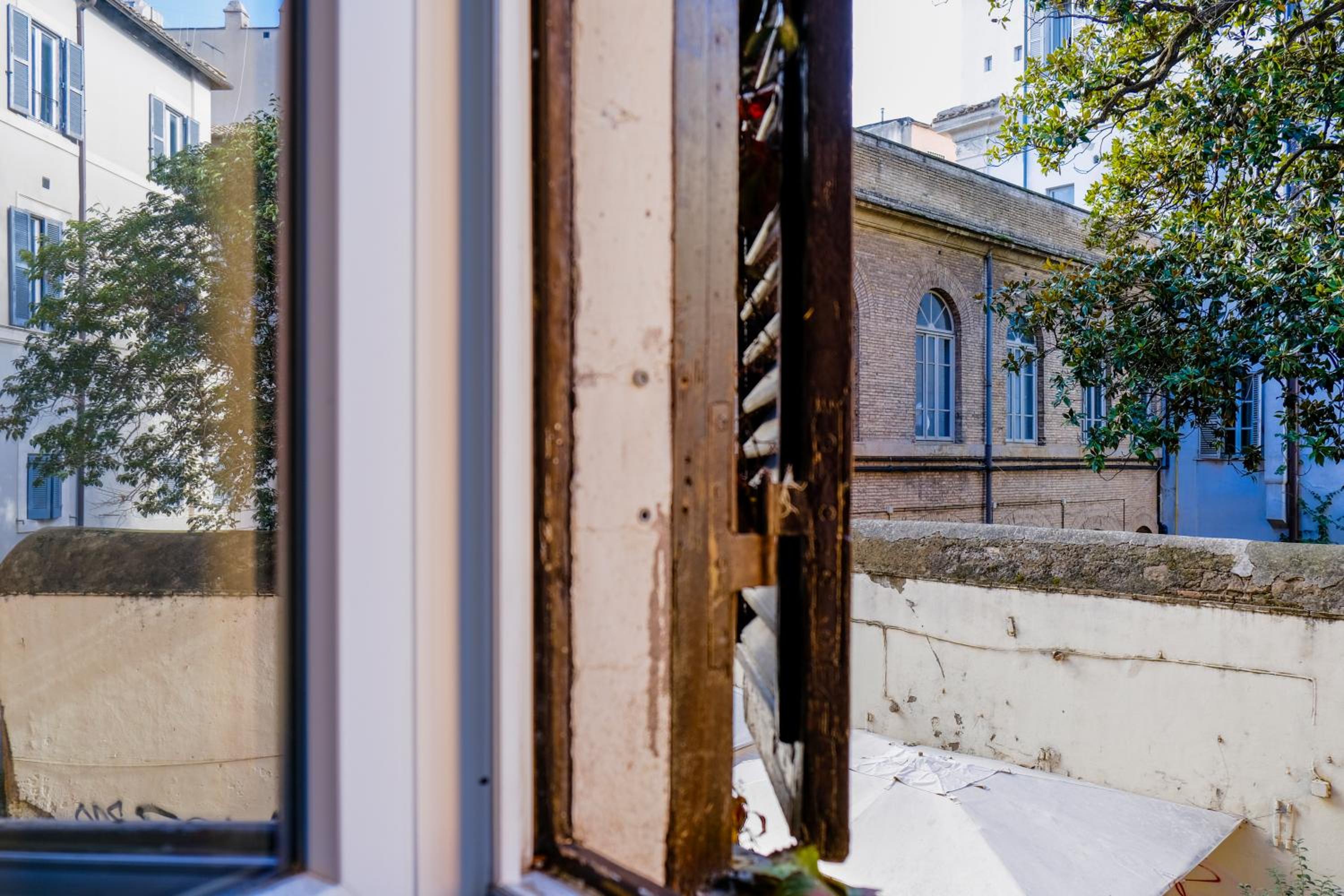 Elegantis Trastevere Comfortable Apartment in the Heart of Historic City
