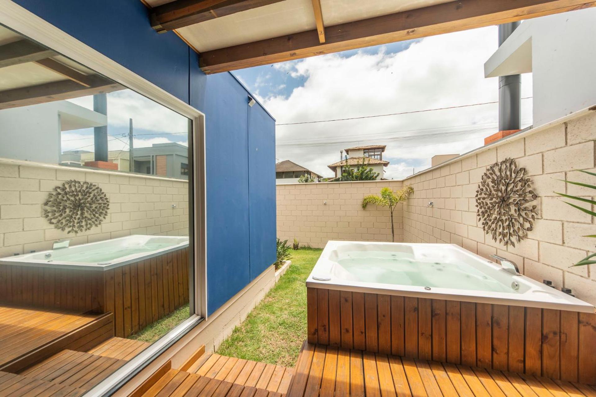 Casa com jardim e banheira para 2 pessoas UR7030