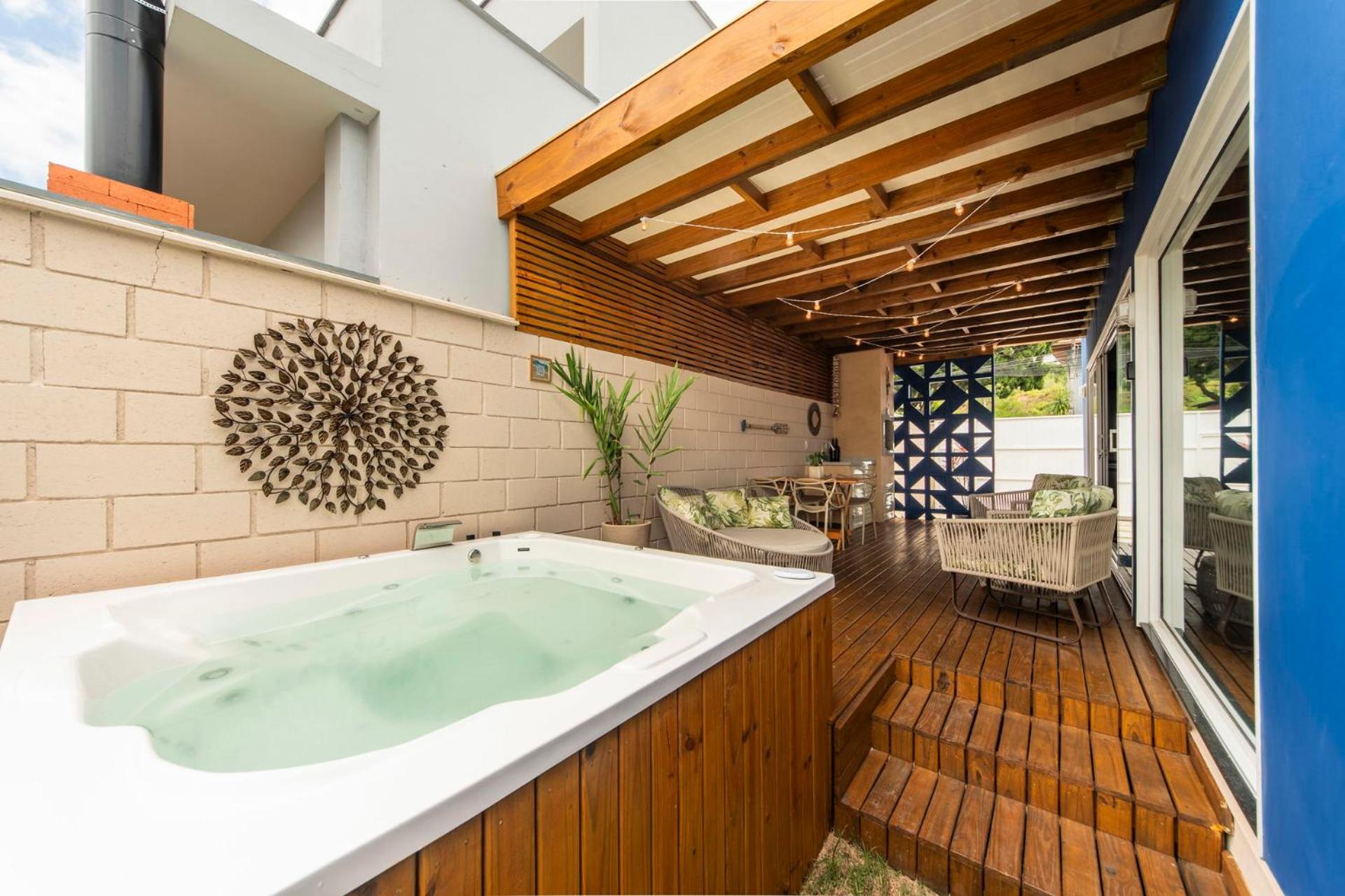 Casa com jardim e banheira para 2 pessoas UR7030