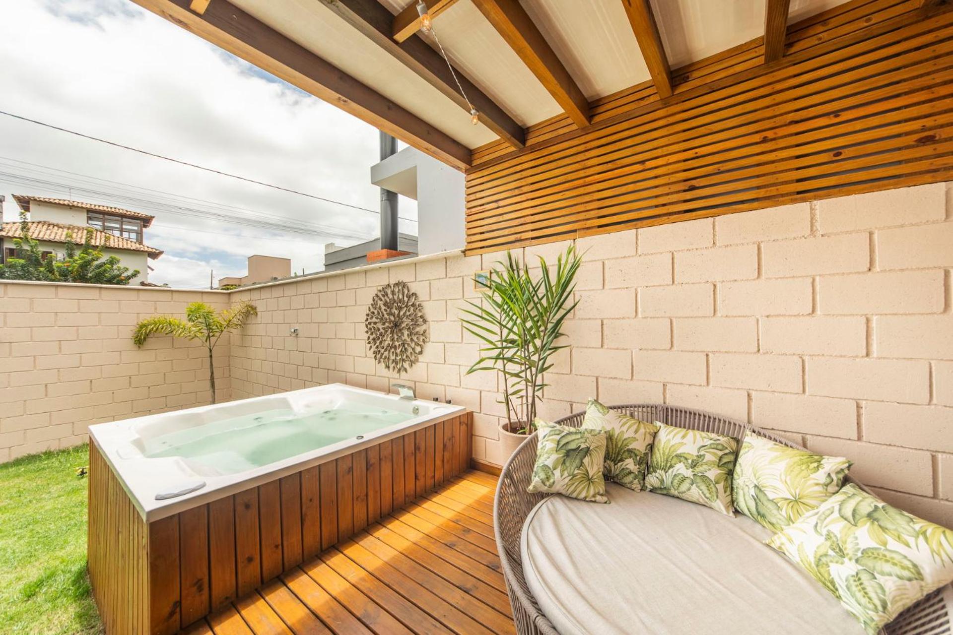 Casa com jardim e banheira para 2 pessoas UR7030