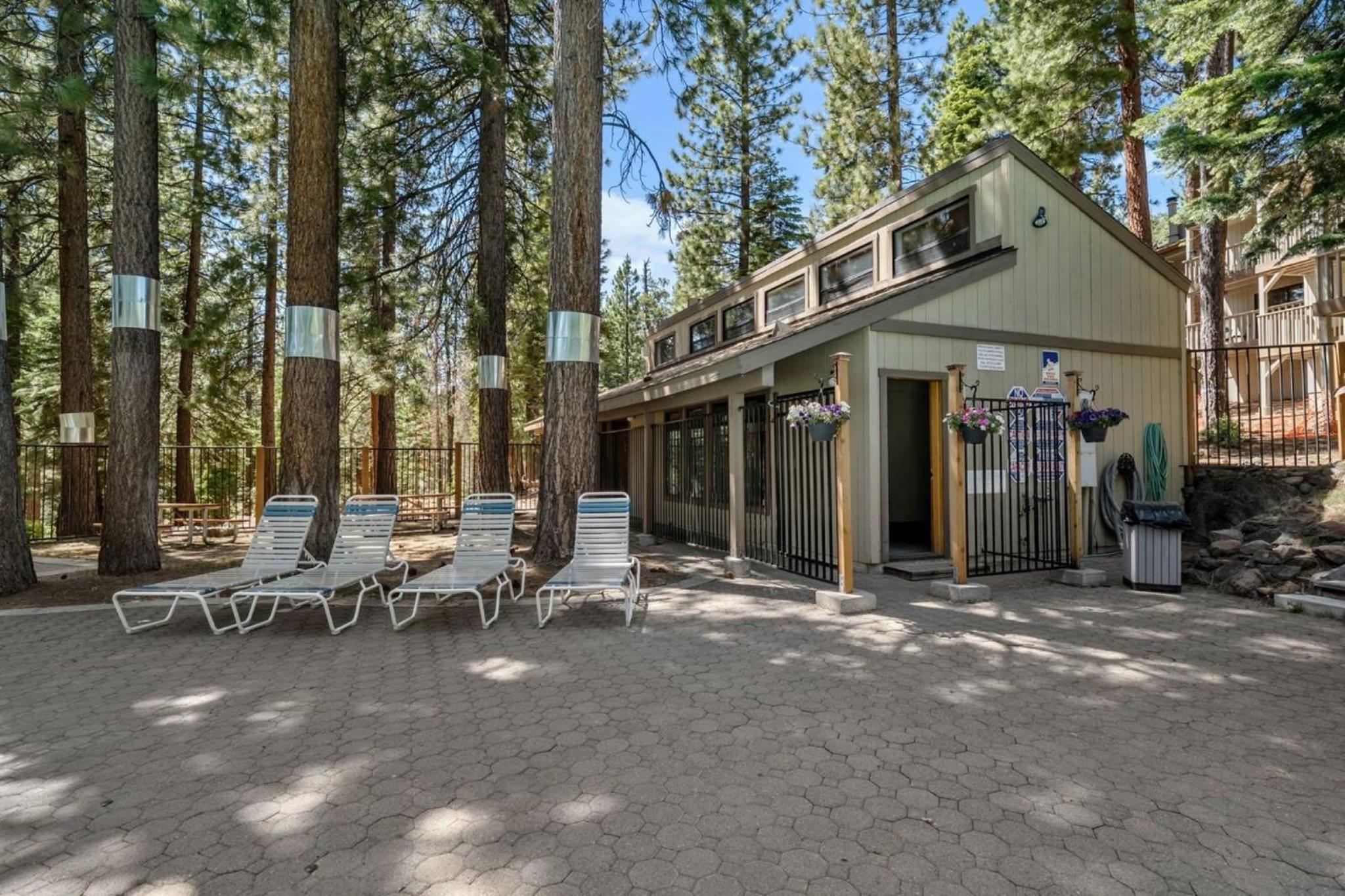Creekside Chalet Stay for 6