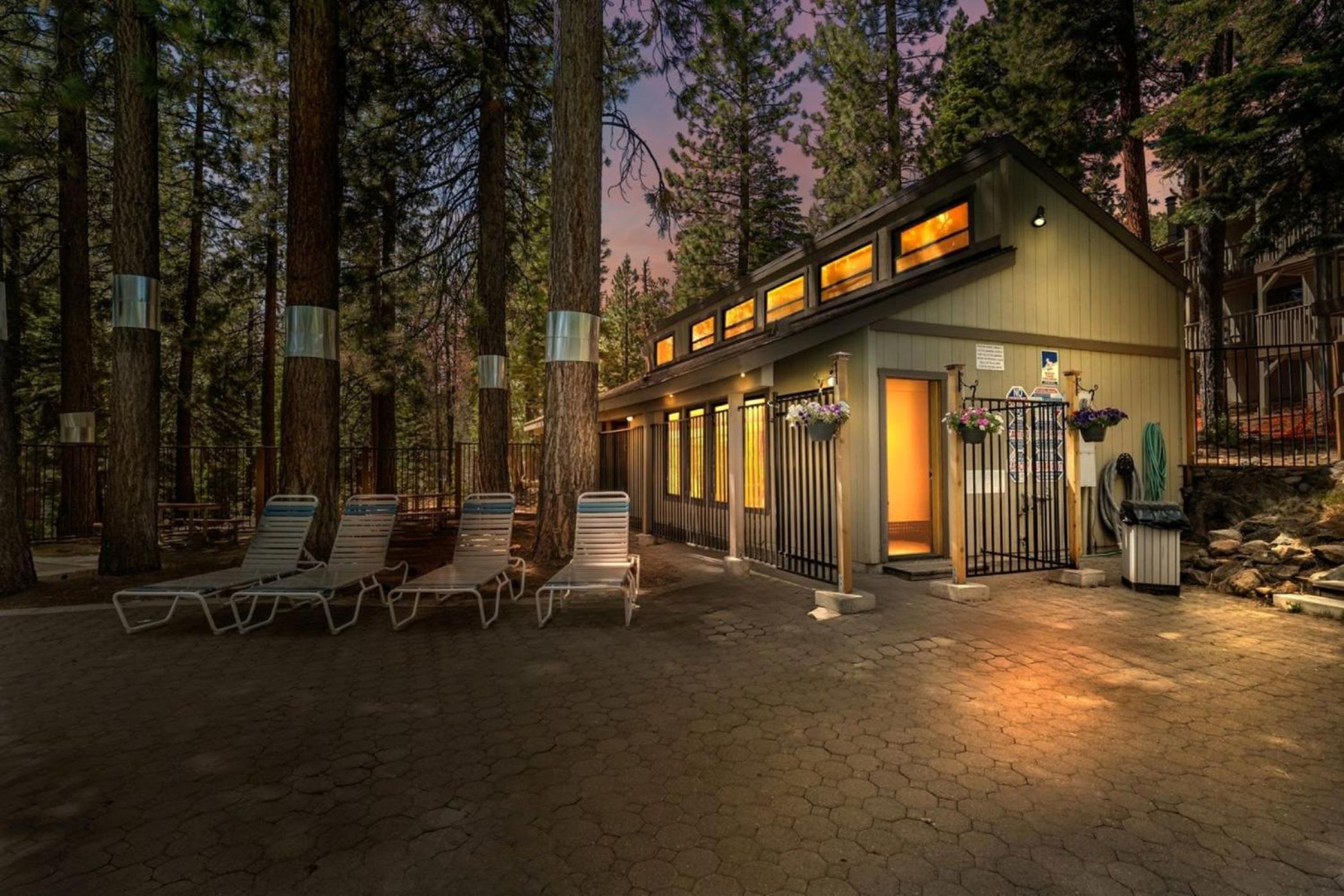 Creekside Chalet Stay for 6