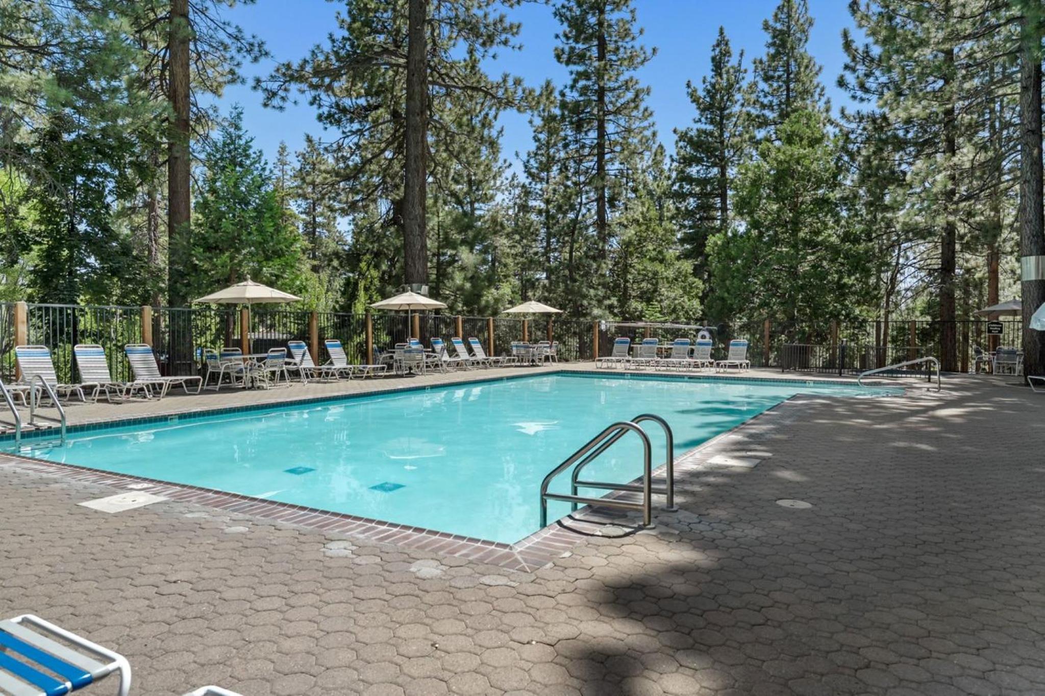Creekside Chalet Stay for 6