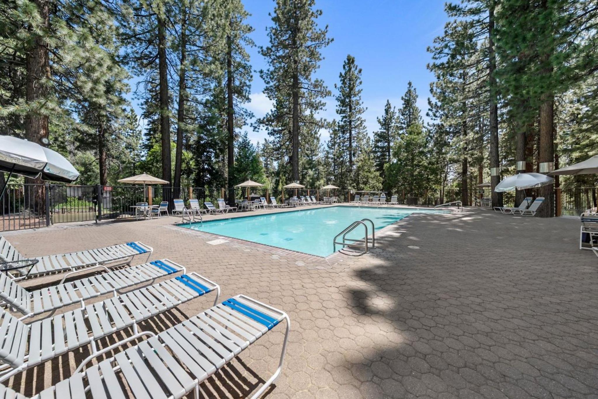Creekside Chalet Stay for 6