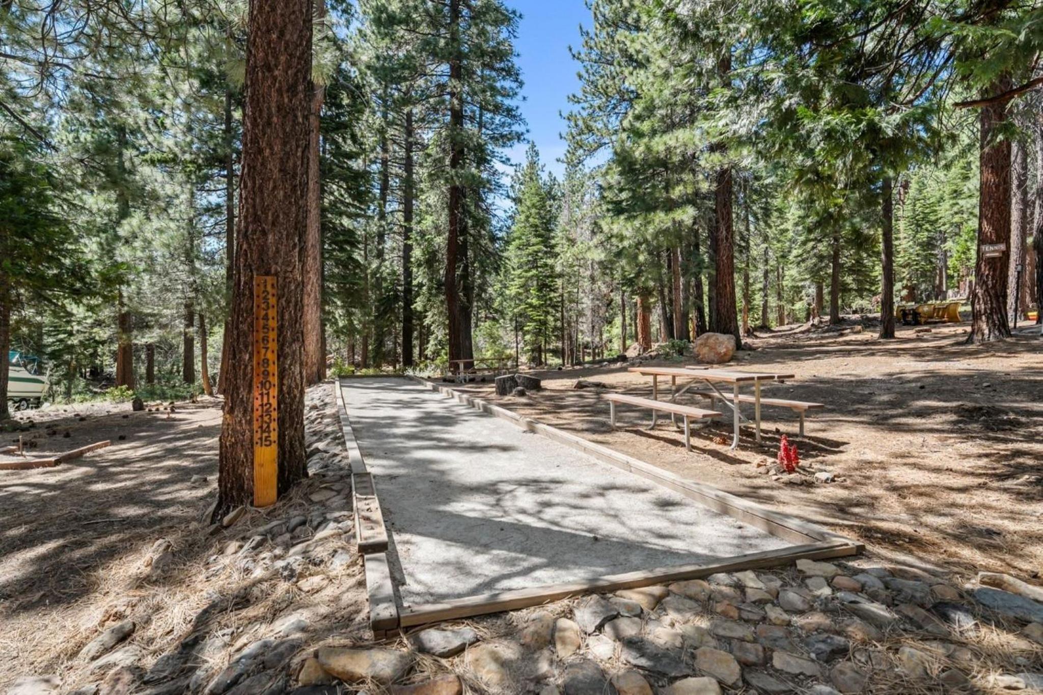 Creekside Chalet Stay for 6