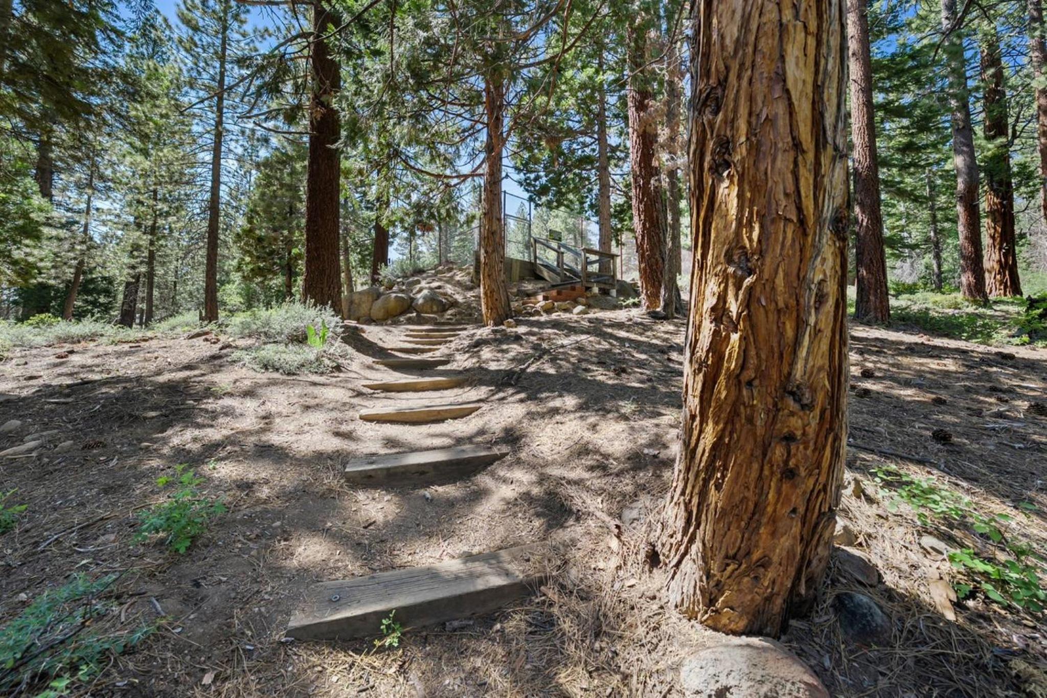 Creekside Chalet Stay for 6