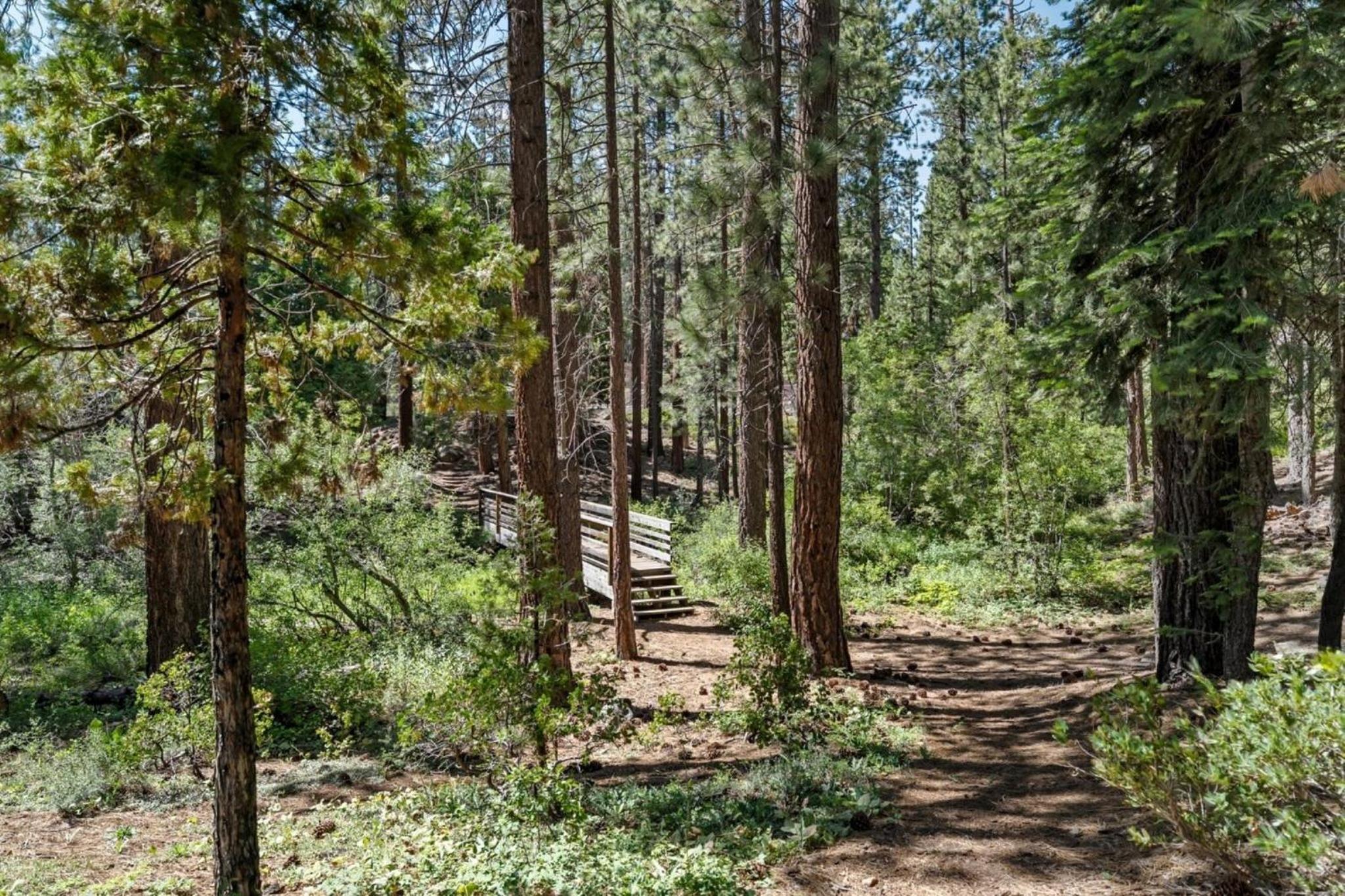 Creekside Chalet Stay for 6