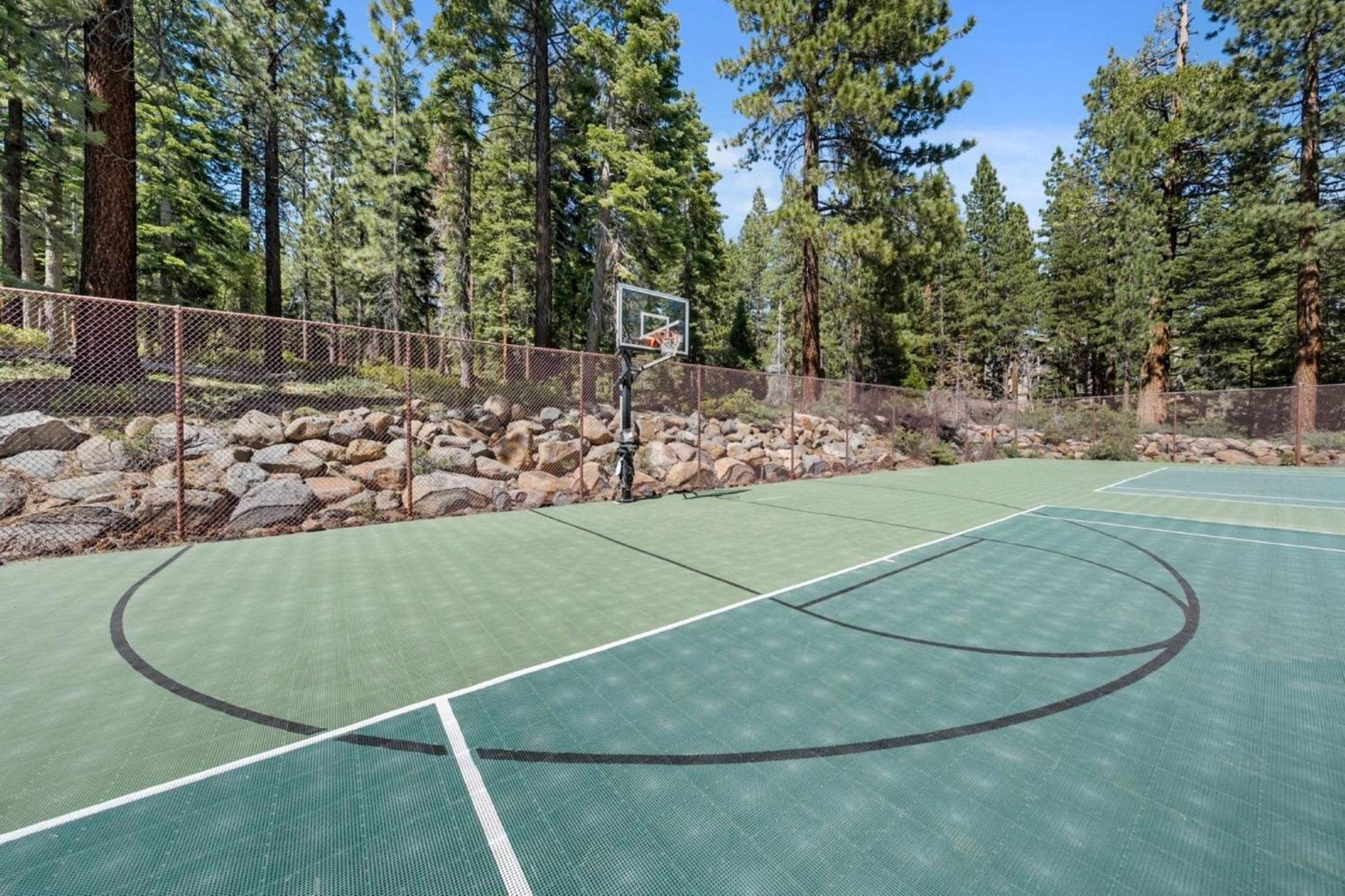 Creekside Chalet Stay for 6