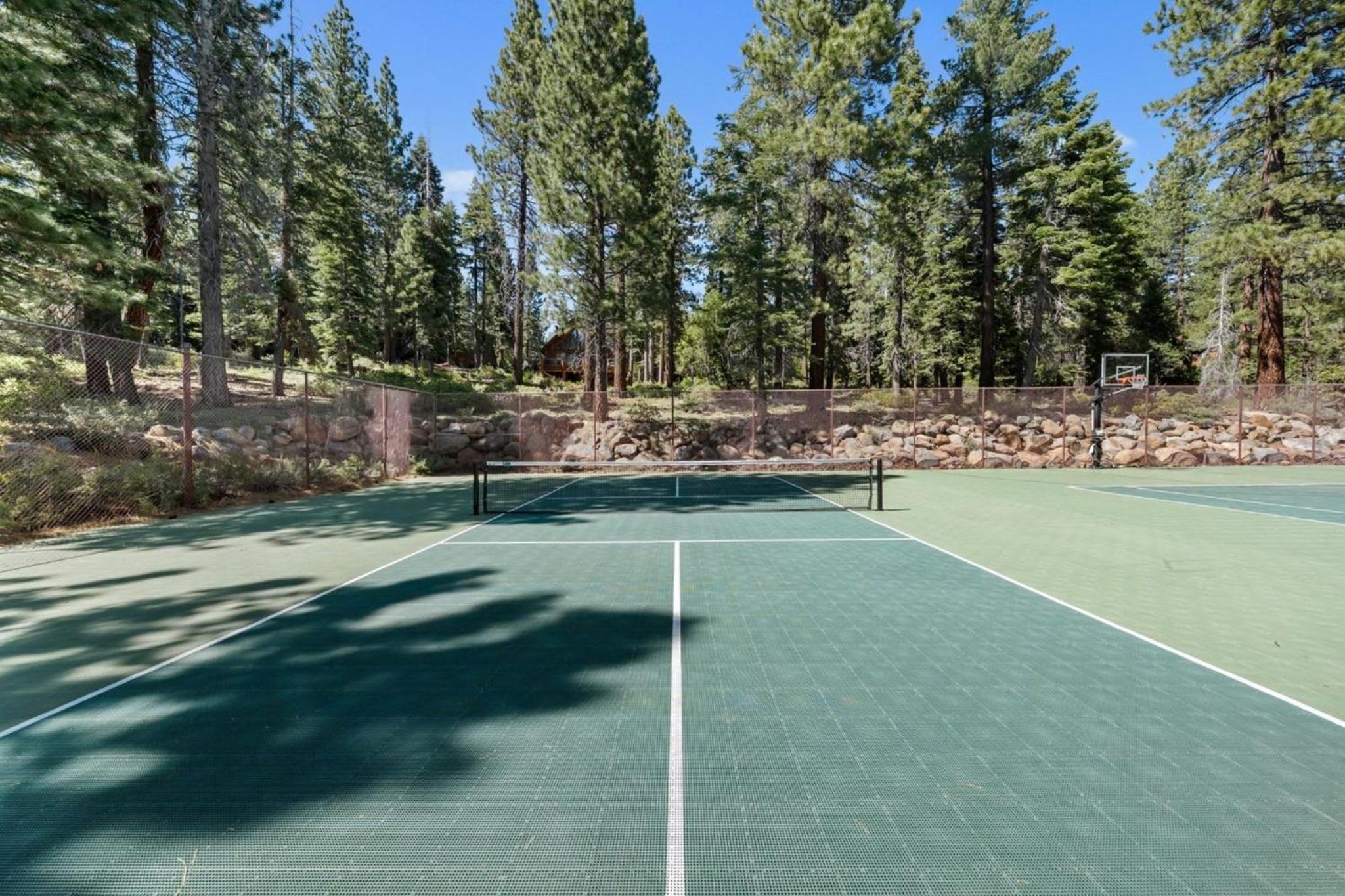 Creekside Chalet Stay for 6