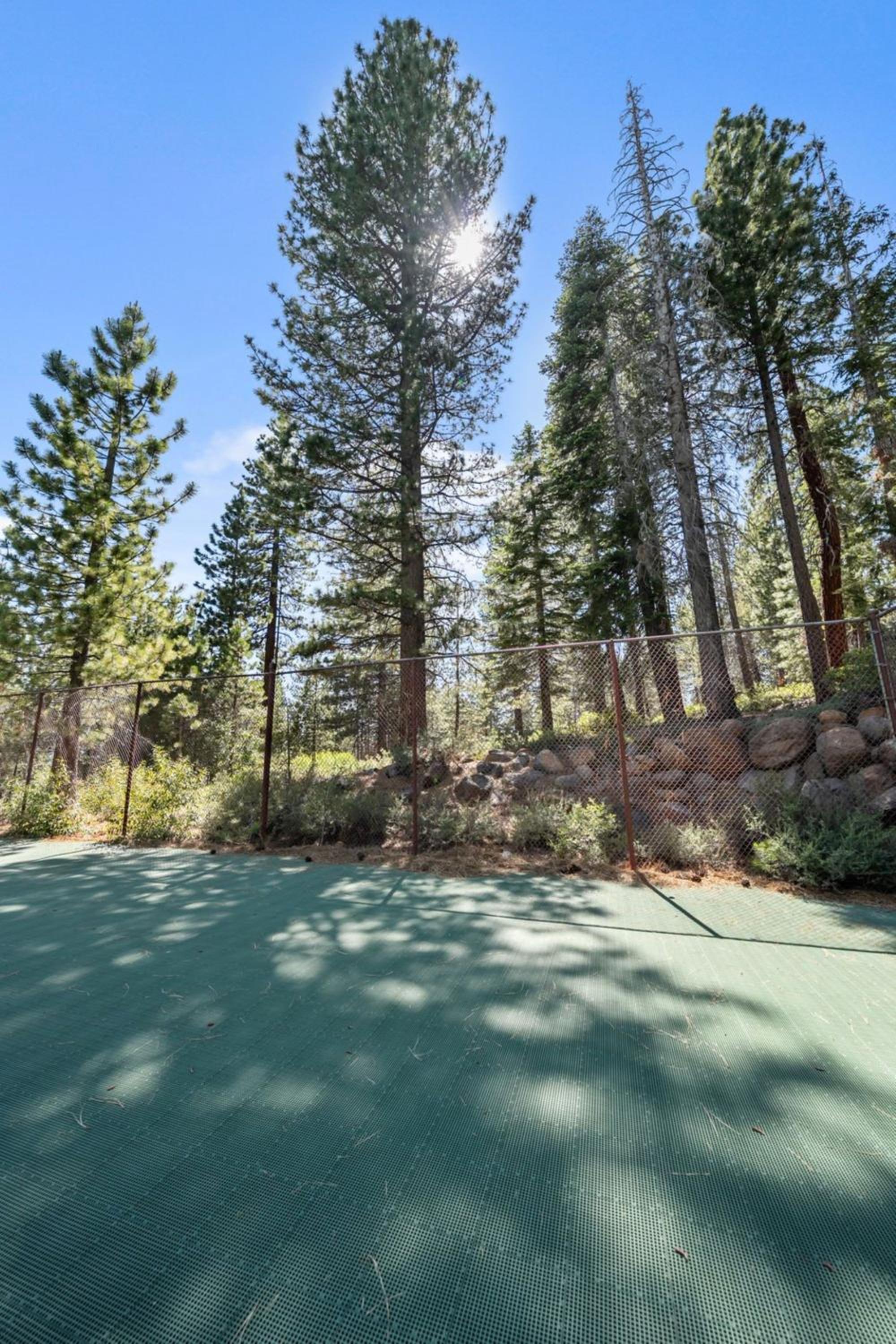 Creekside Chalet Stay for 6