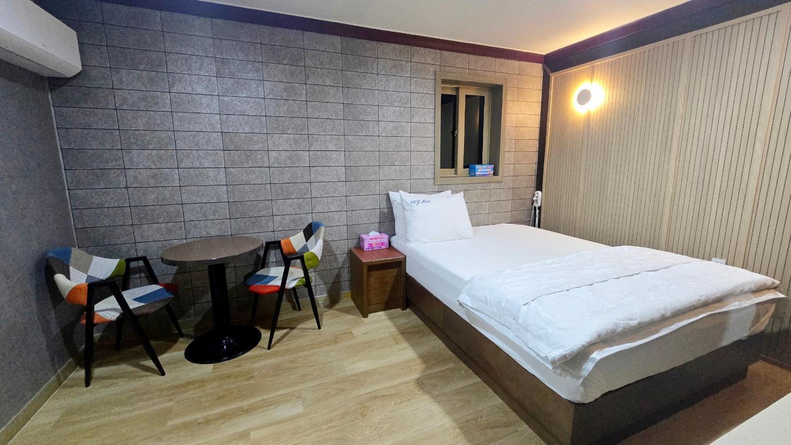 Sky Motel