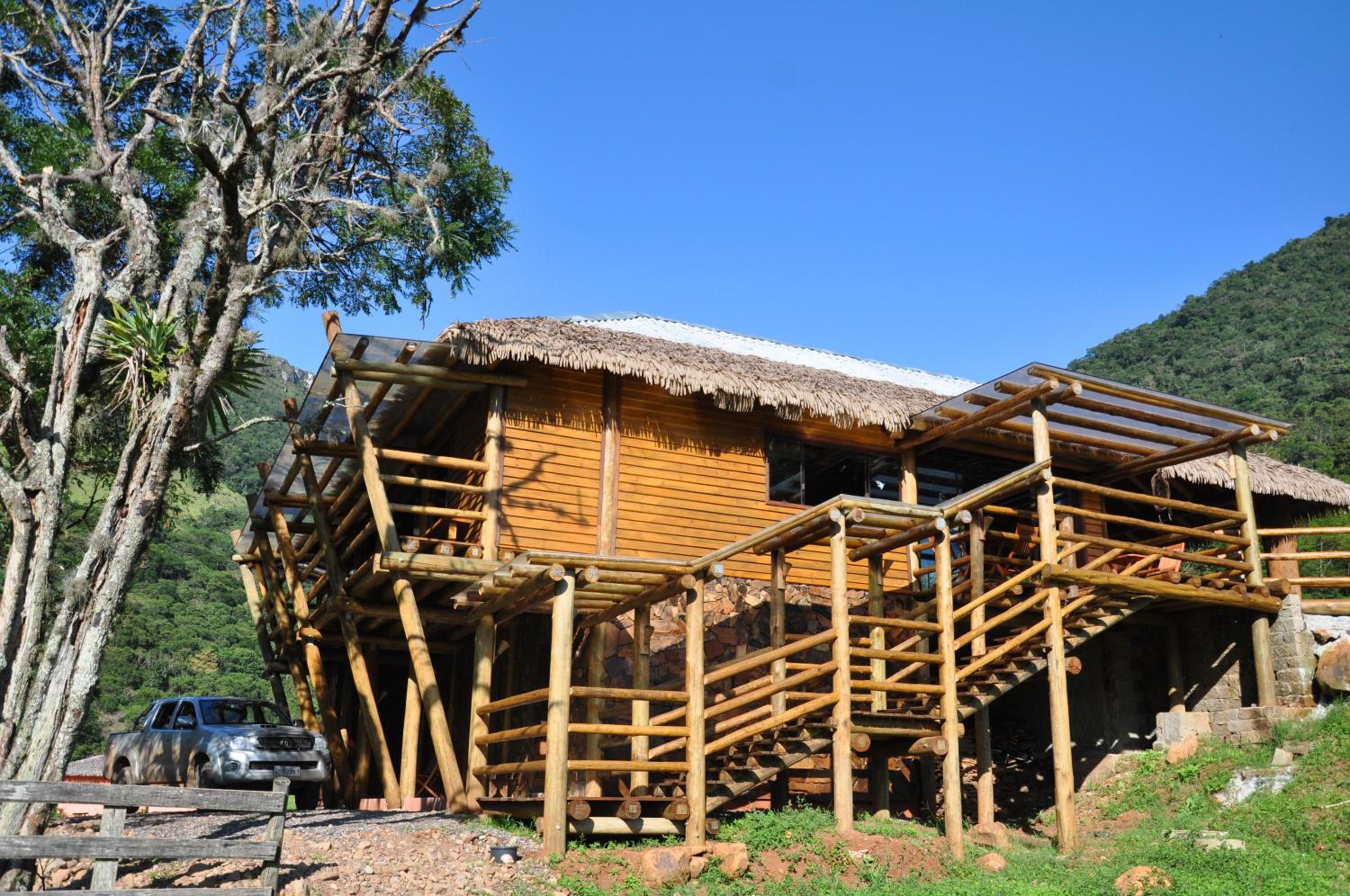 Cachoeira dos Borges Cabanas e Parque