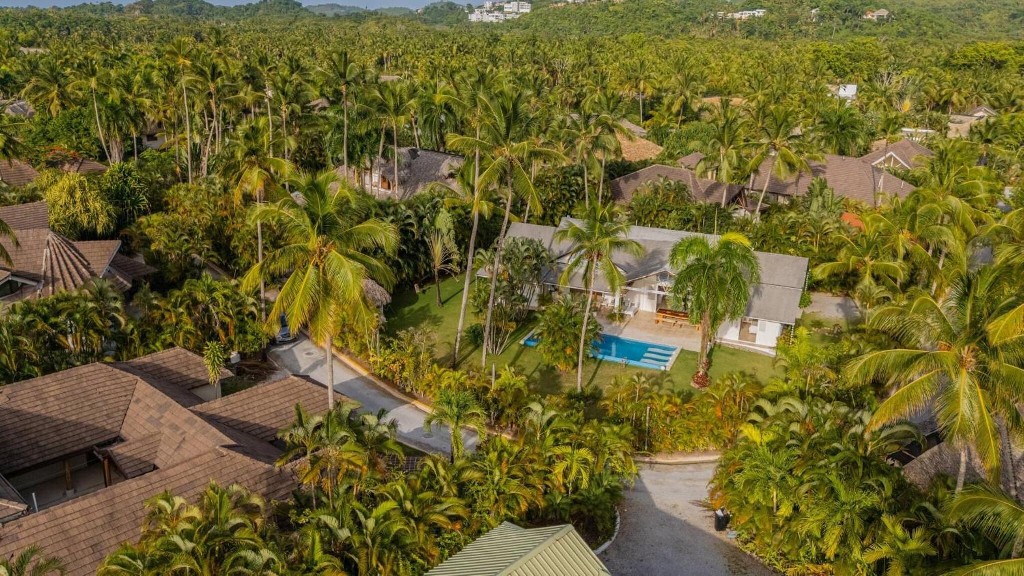 Las Marinas Los Nmada, 80 meters from Coson beach