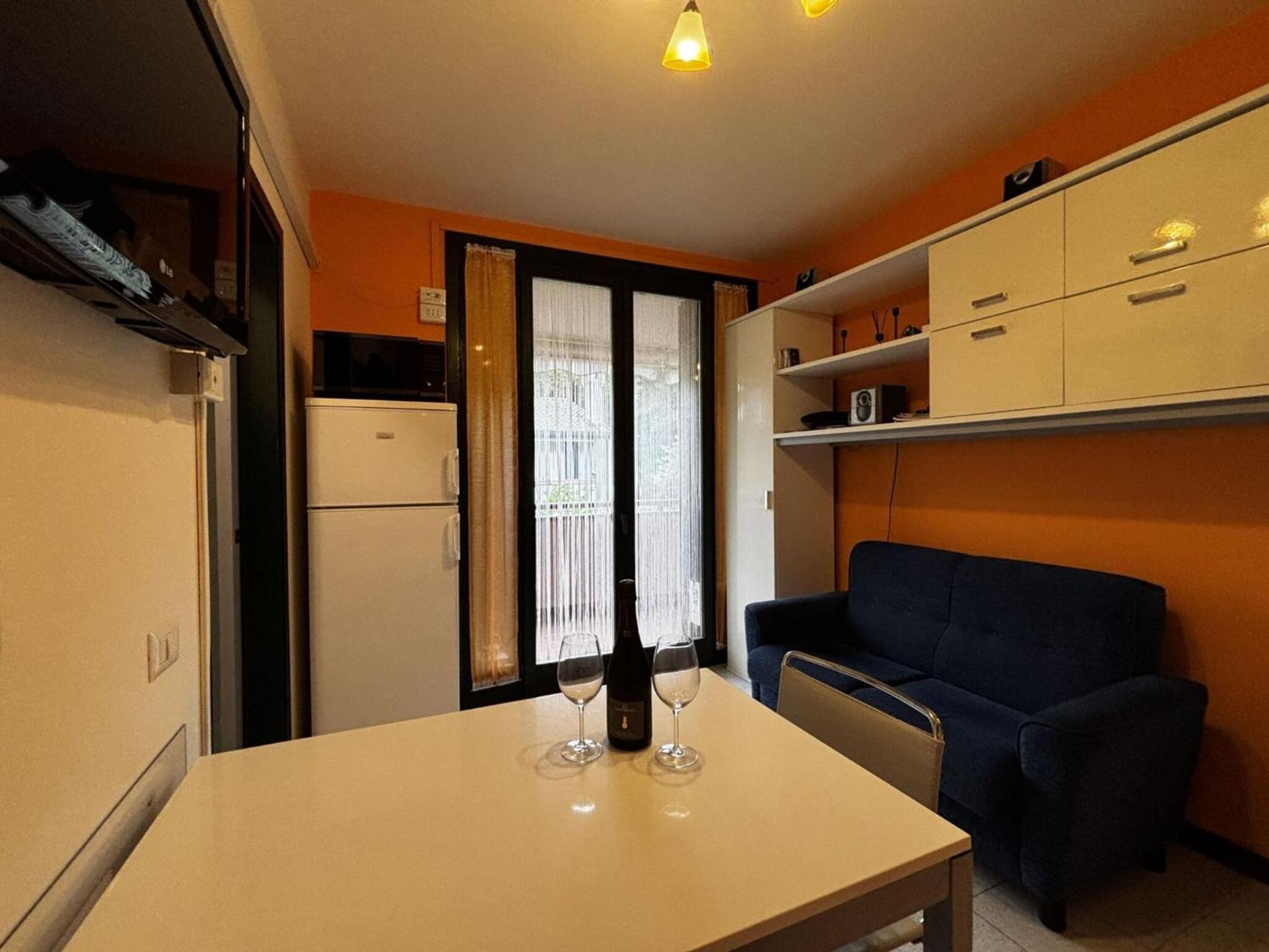 Bright apartment with pool near the sea