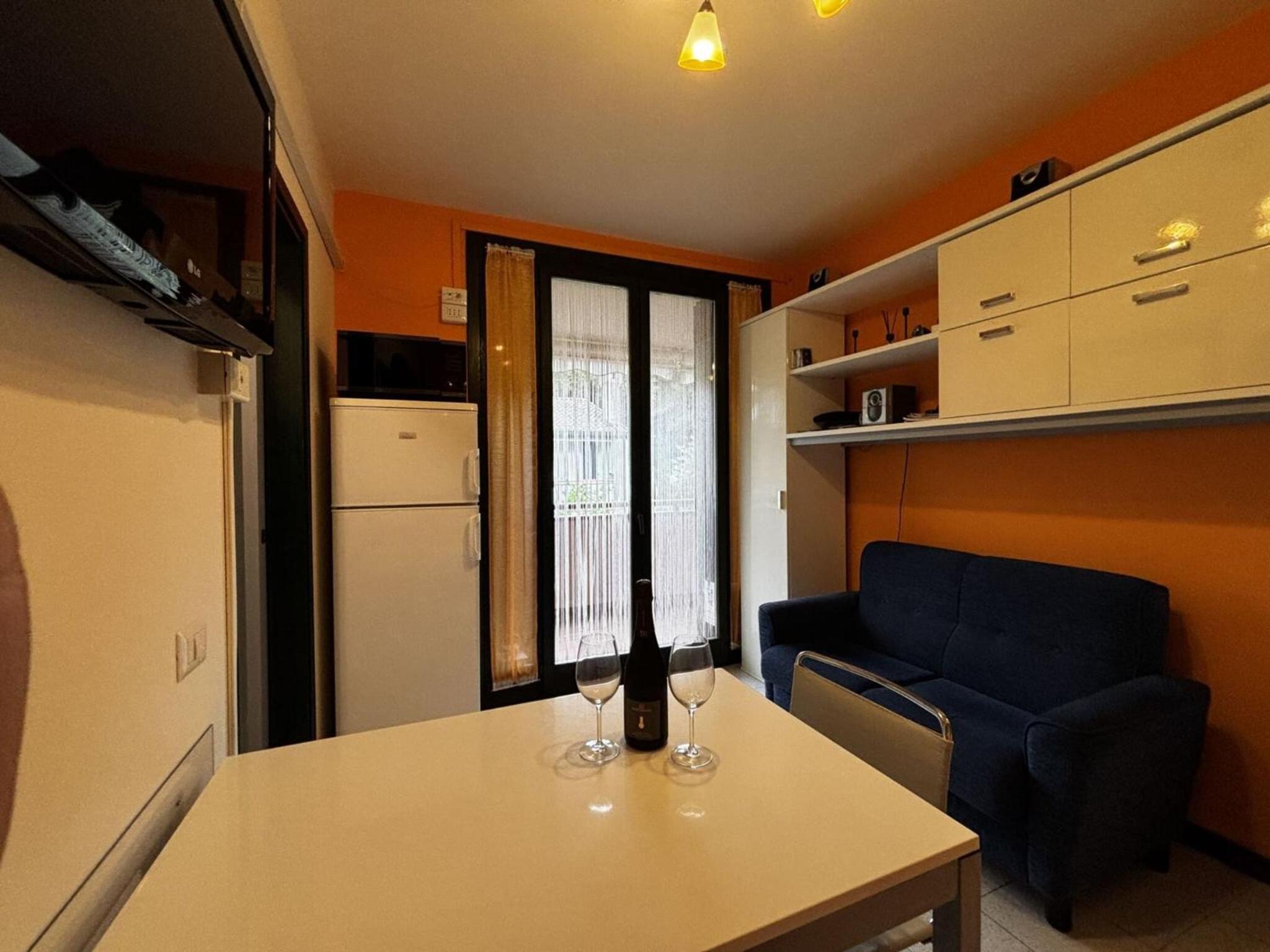 Bright apartment with pool near the sea