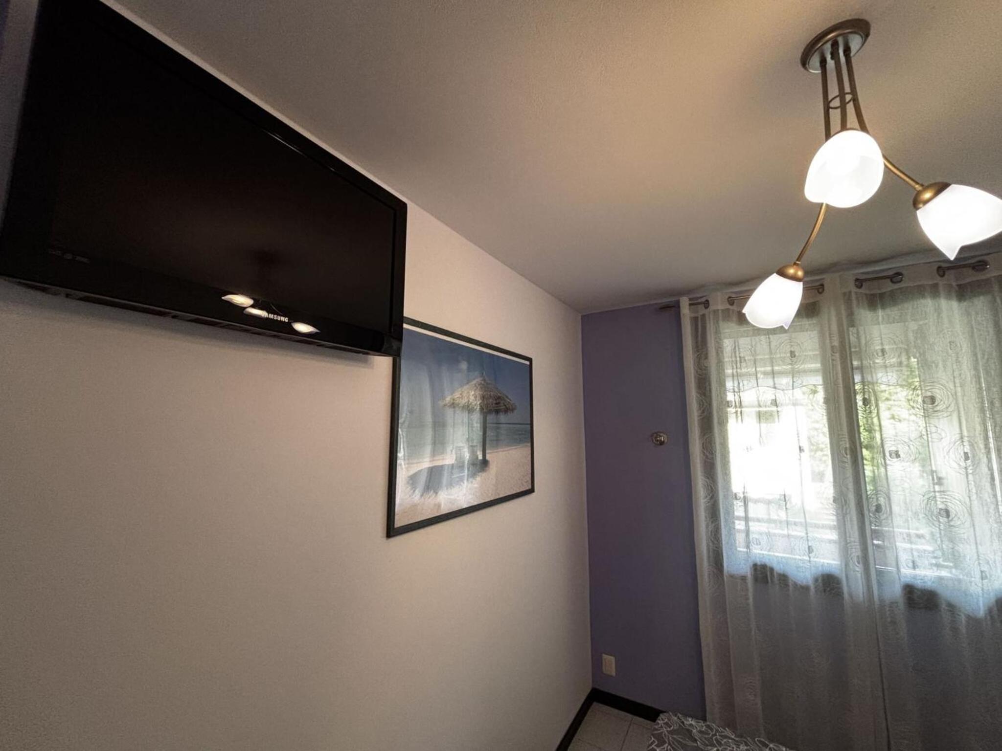 Bright apartment with pool near the sea