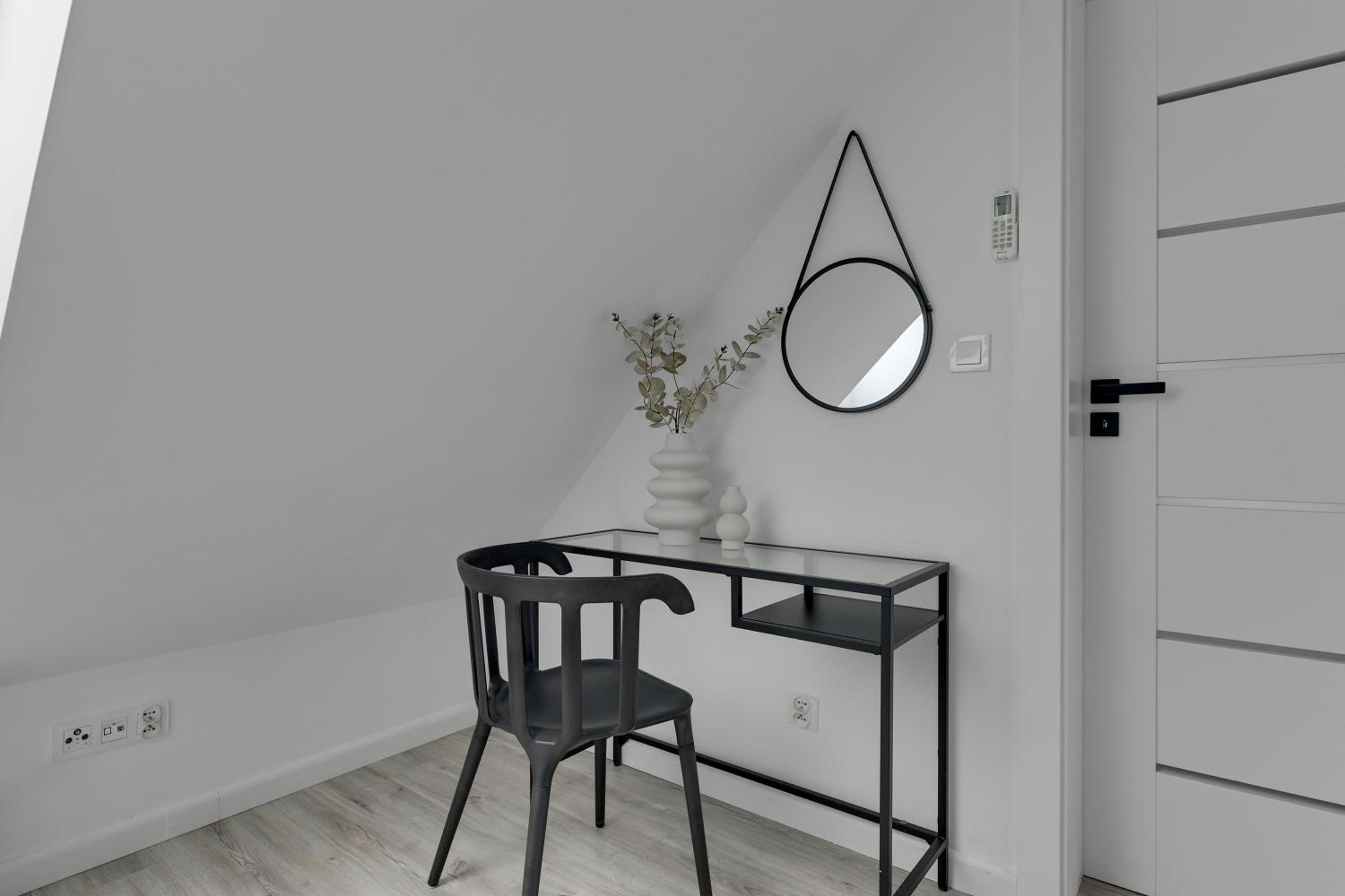 Aura III Apartments & Free Parking by Downtown Apartments