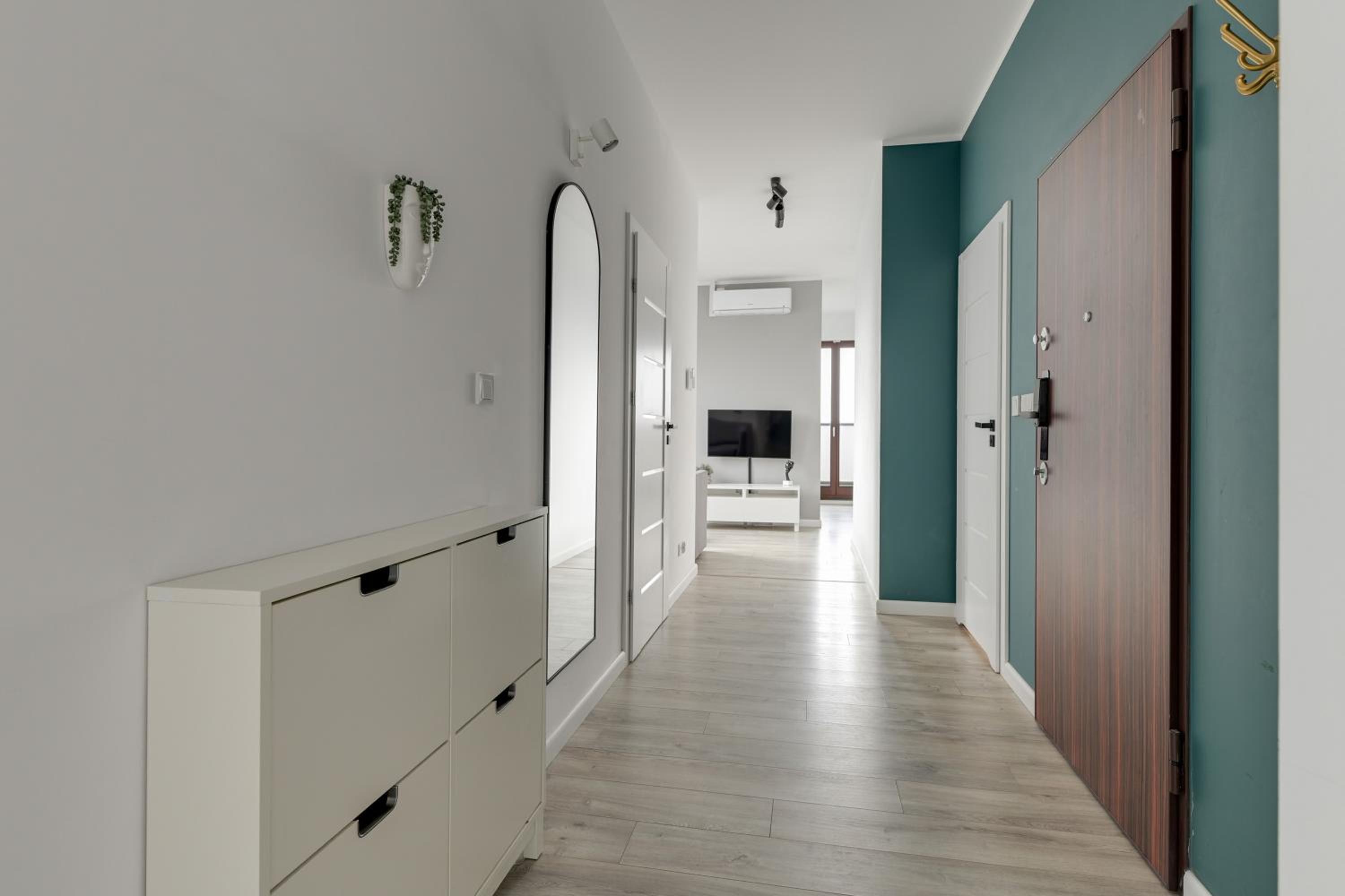 Aura III Apartments & Free Parking by Downtown Apartments