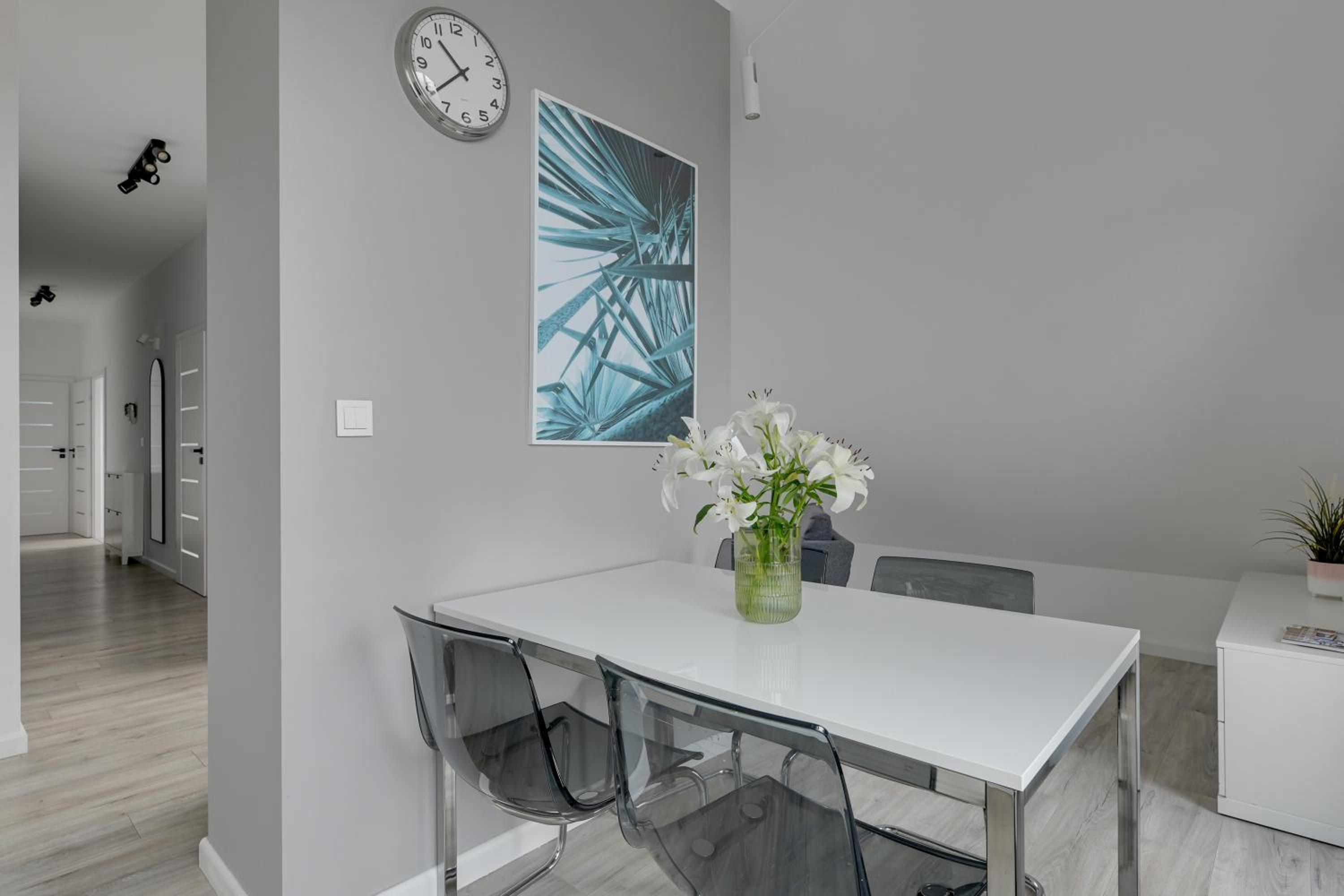 Aura III Apartments & Free Parking by Downtown Apartments