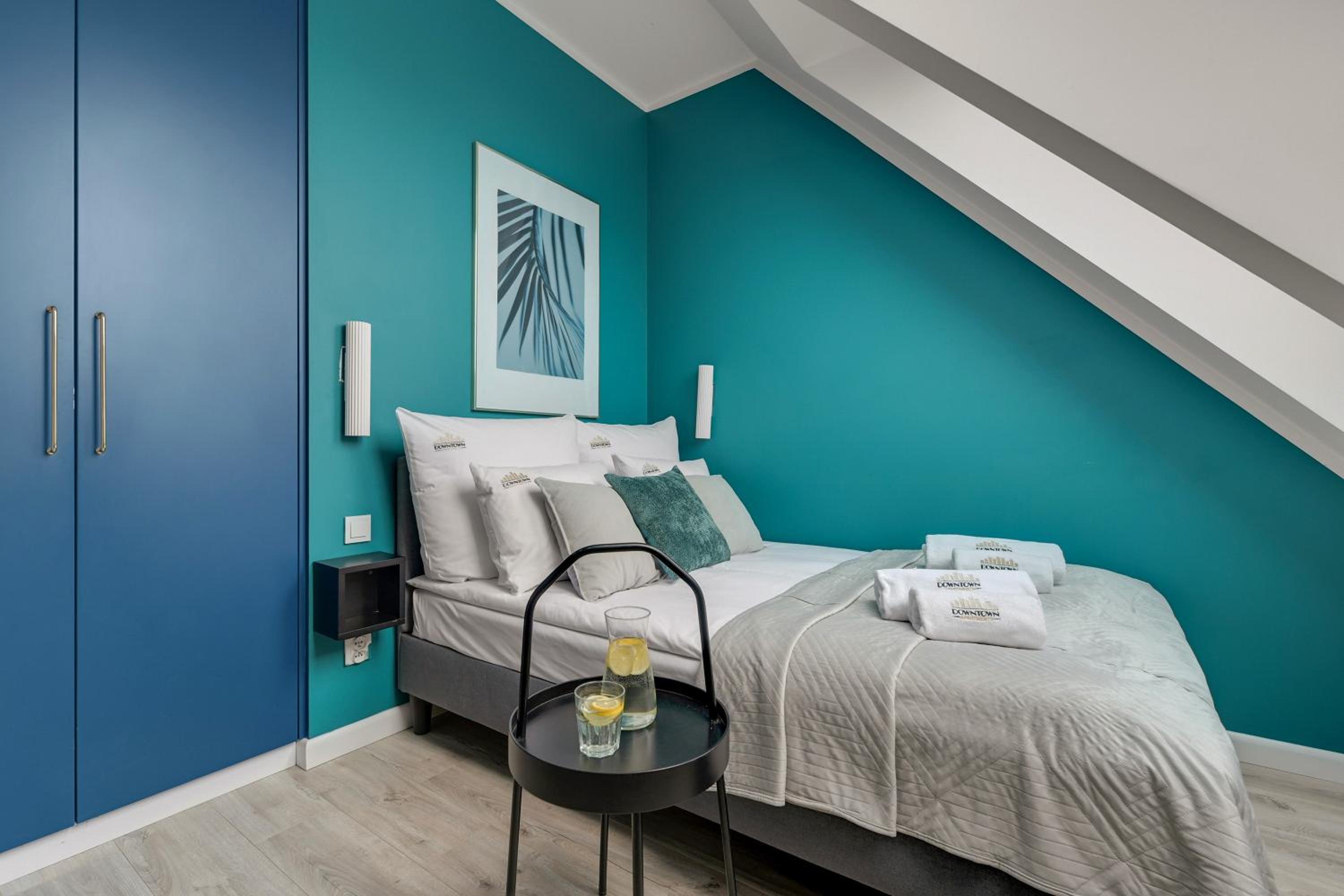 Aura III Apartments & Free Parking by Downtown Apartments