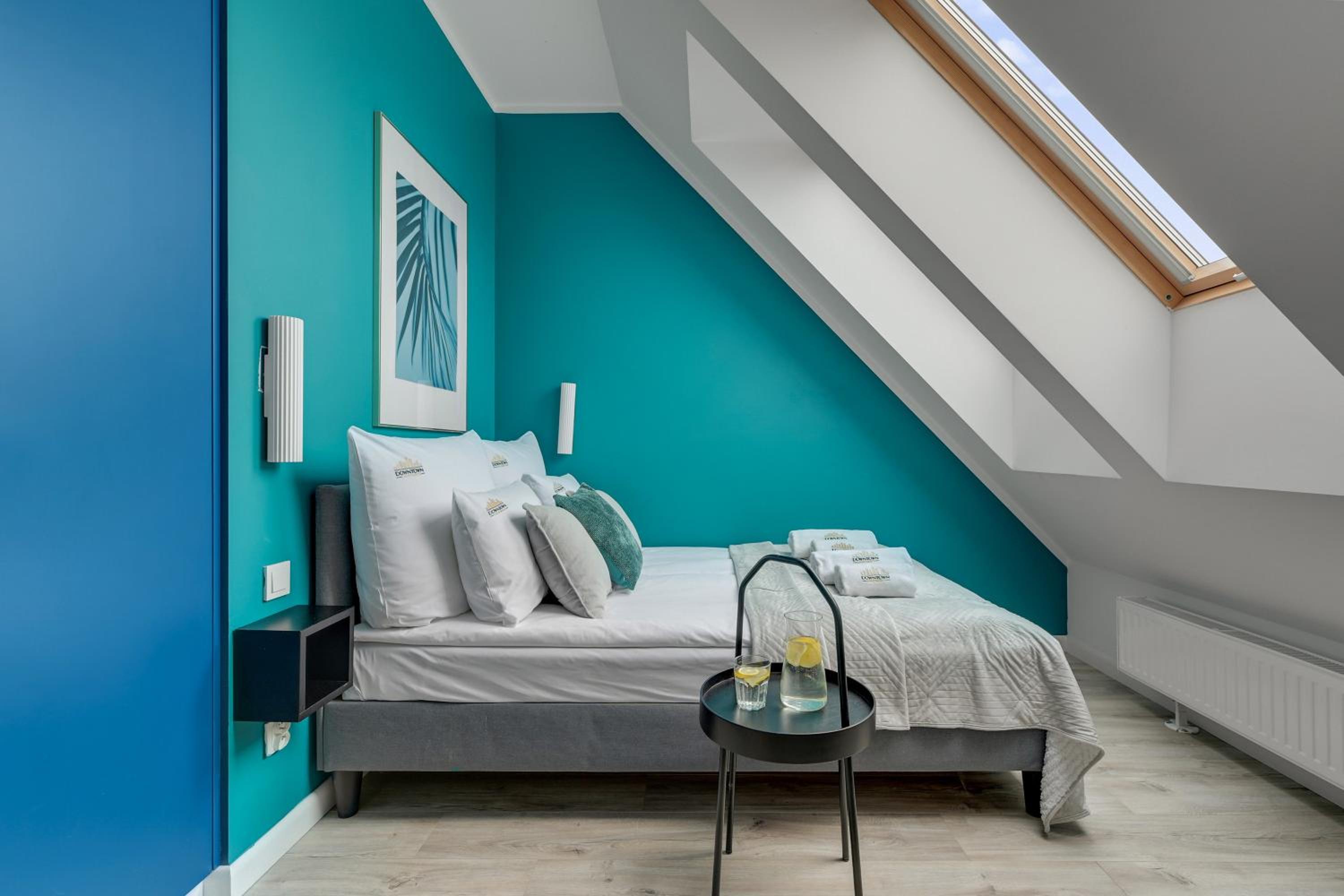 Aura III Apartments & Free Parking by Downtown Apartments