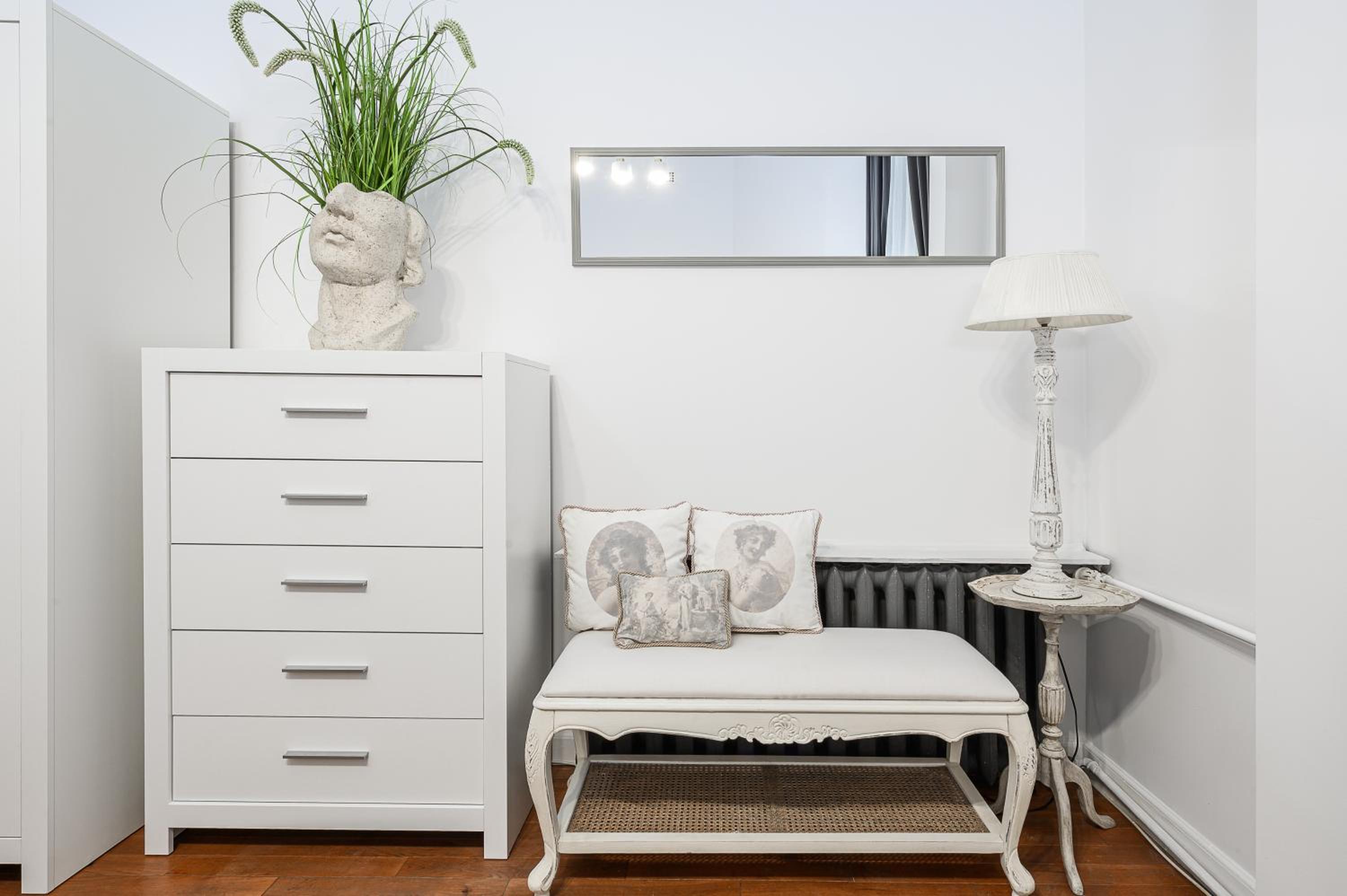 Lumina bright apartment in the City Center