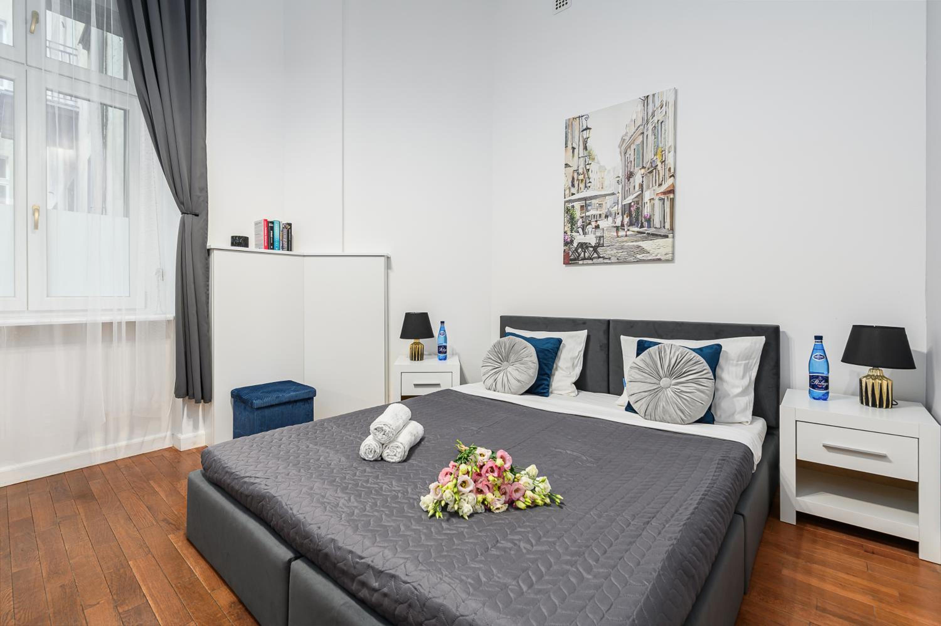 Lumina bright apartment in the City Center