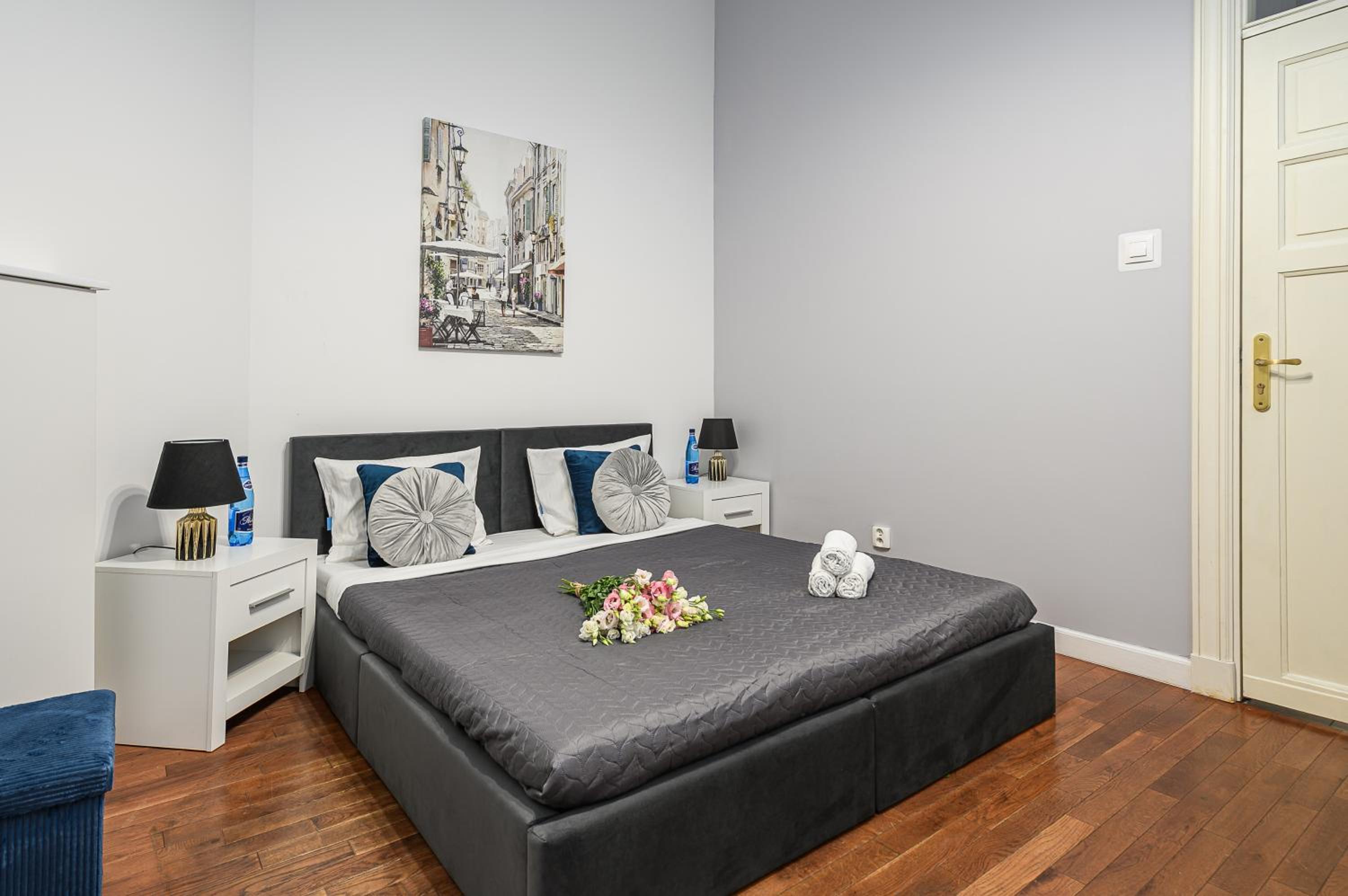 Lumina bright apartment in the City Center