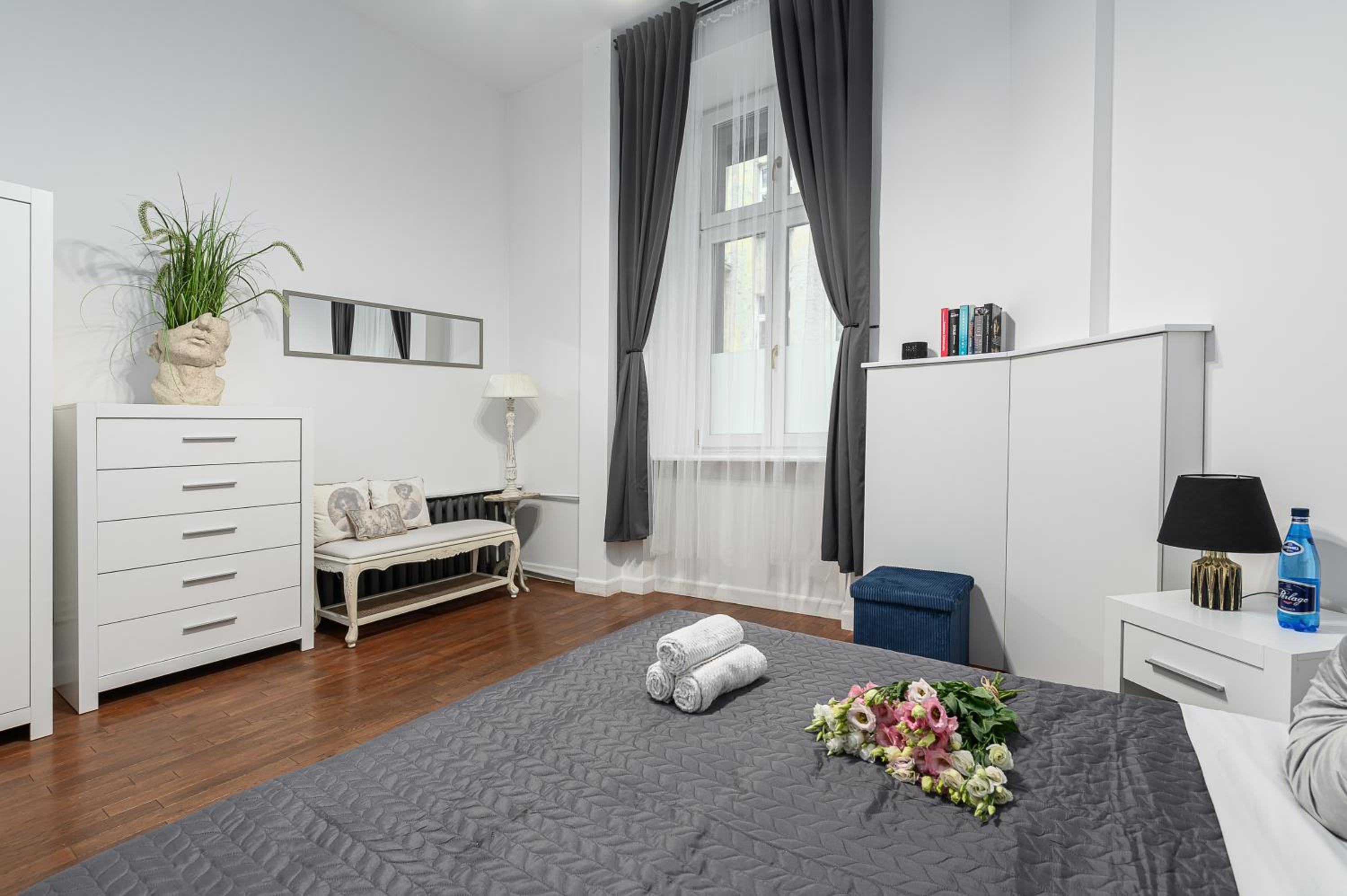 Lumina bright apartment in the City Center