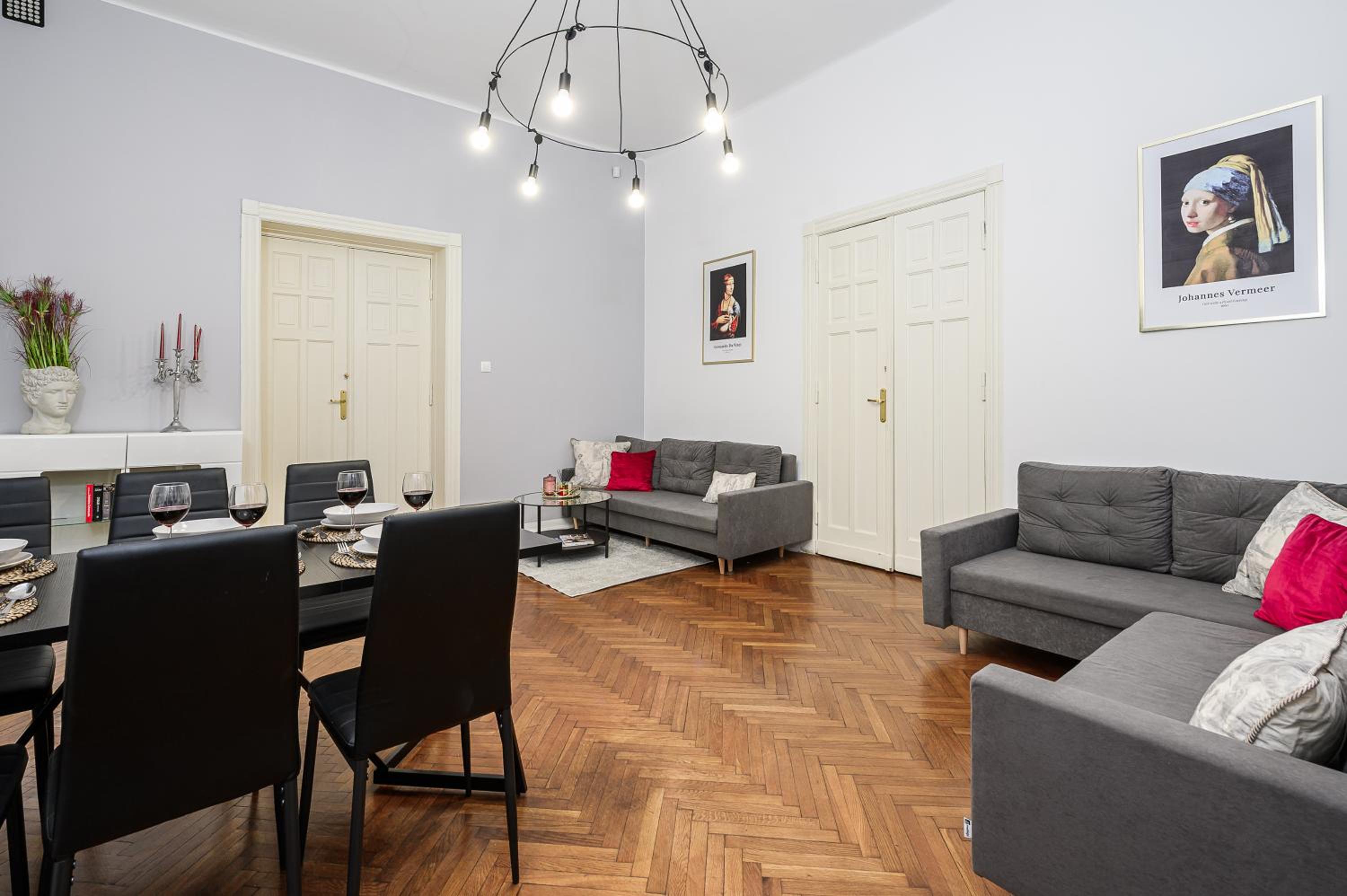 Lumina bright apartment in the City Center